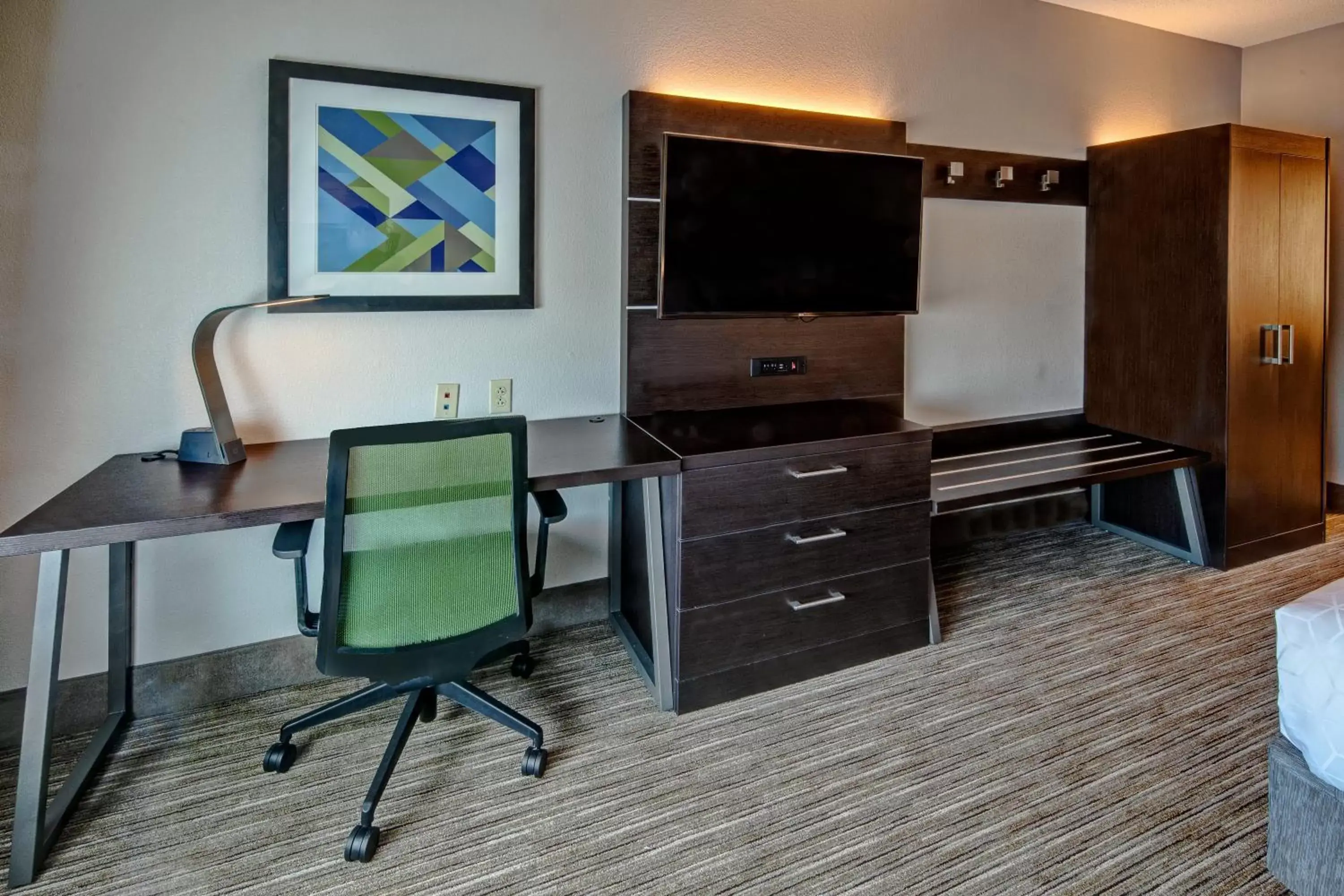 Photo of the whole room, TV/Entertainment Center in Holiday Inn Express Hotel & Suites Jackson Northeast, an IHG Hotel
