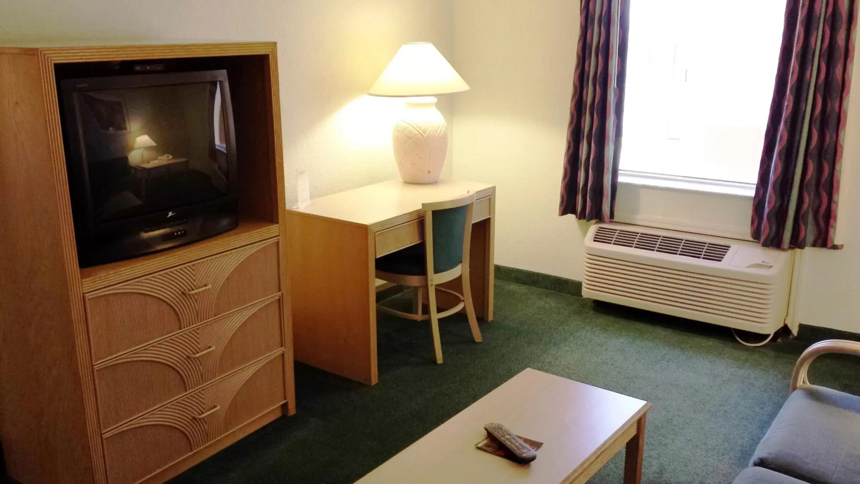 Dining area, TV/Entertainment Center in Cocoa Beach Suites Hotel