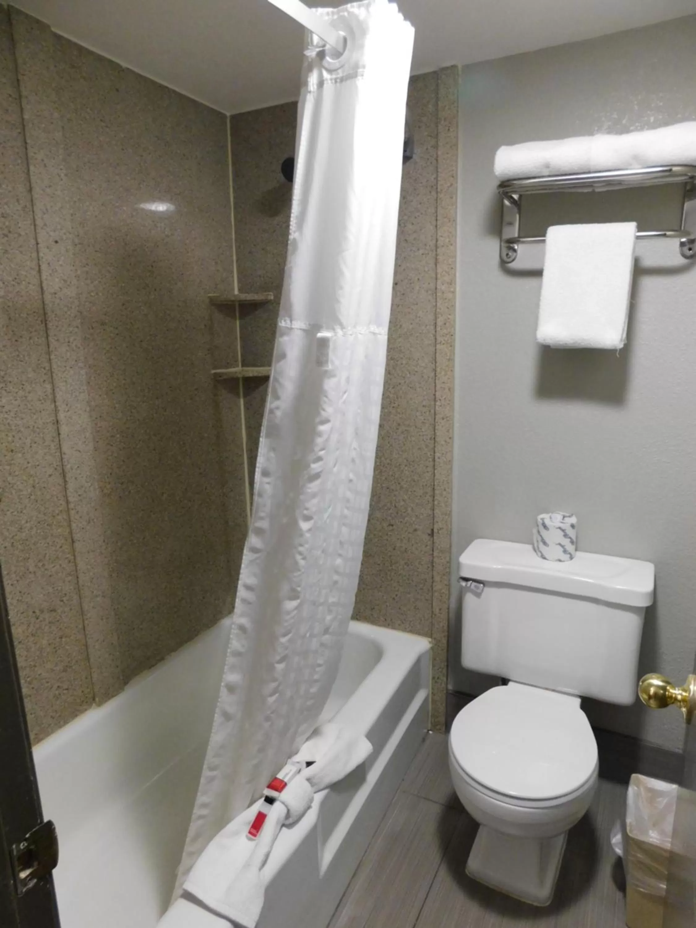 Days Inn & Suites by Wyndham Downtown Gatlinburg Parkway