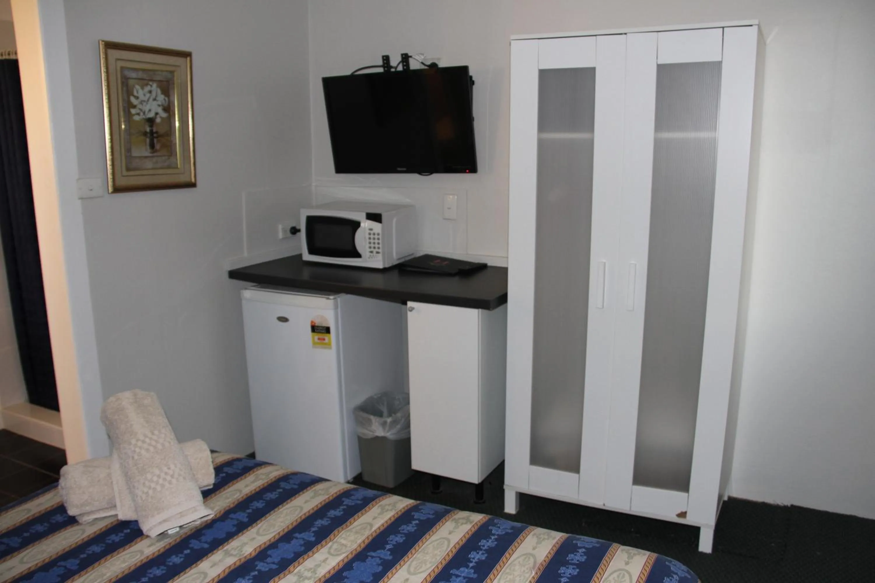 TV and multimedia, Bed in Alpine Heritage Motel