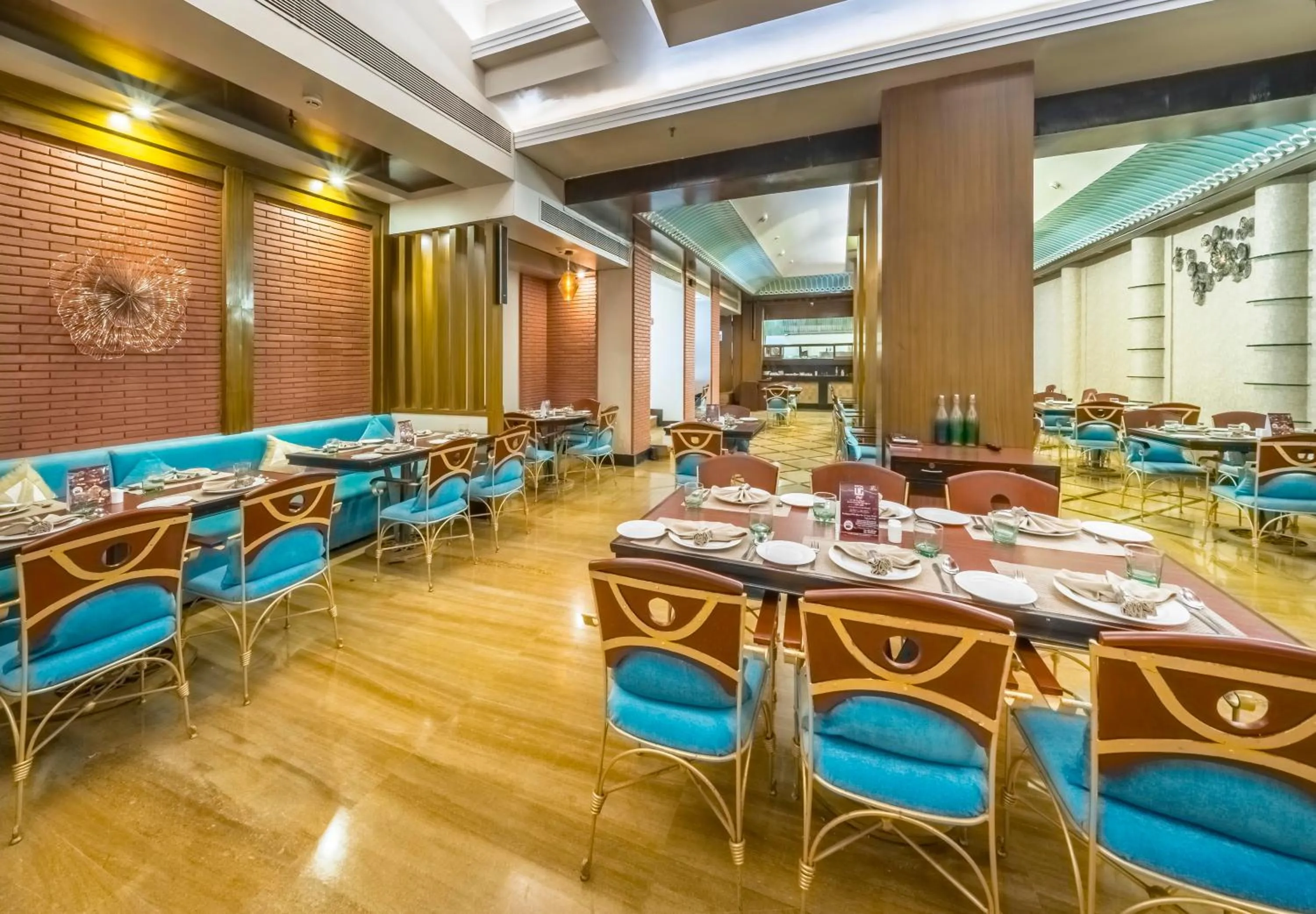 Restaurant/places to eat in Hotel Hindusthan International, Bhubaneswar