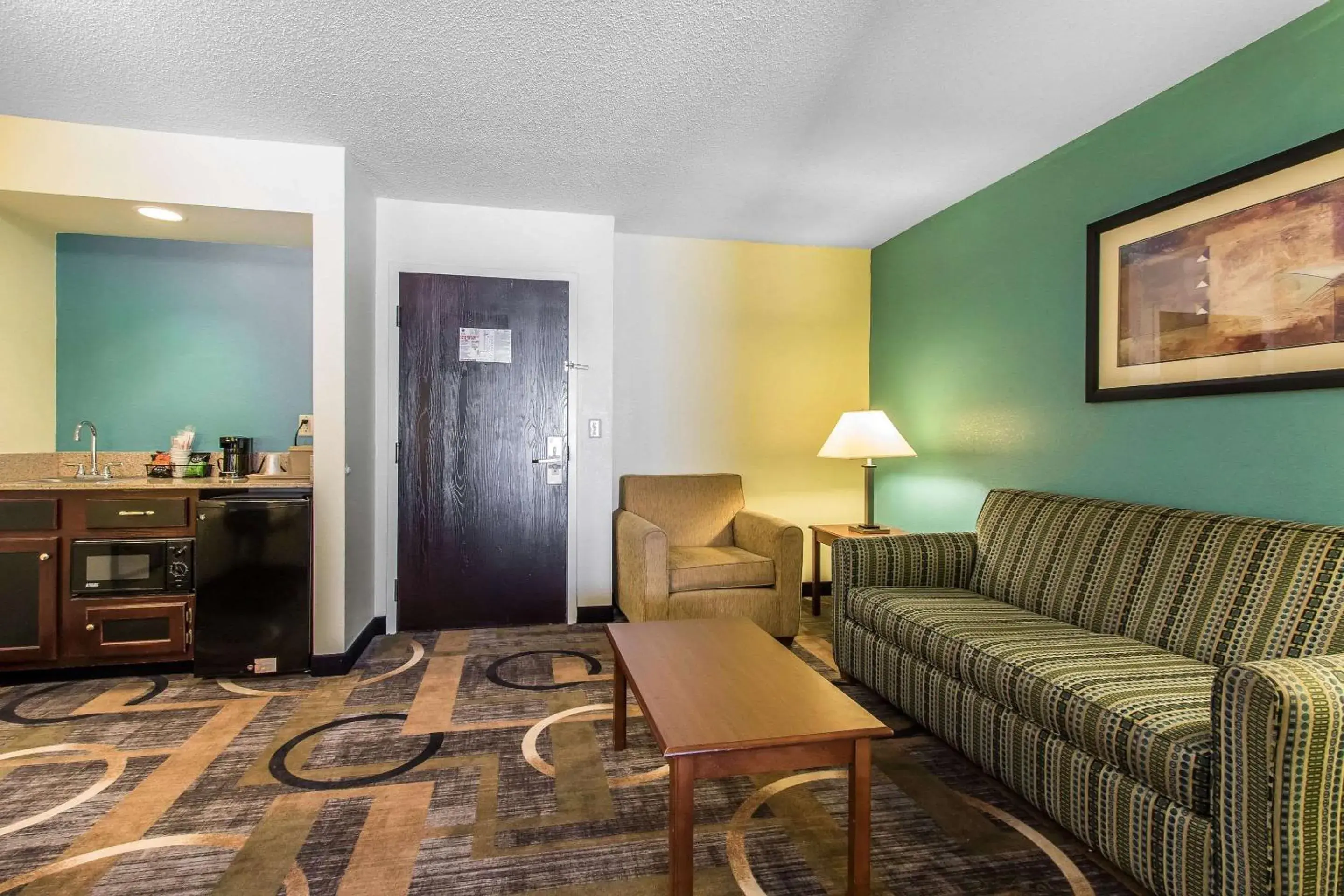 Photo of the whole room, Seating Area in Quality Inn & Suites Memphis East