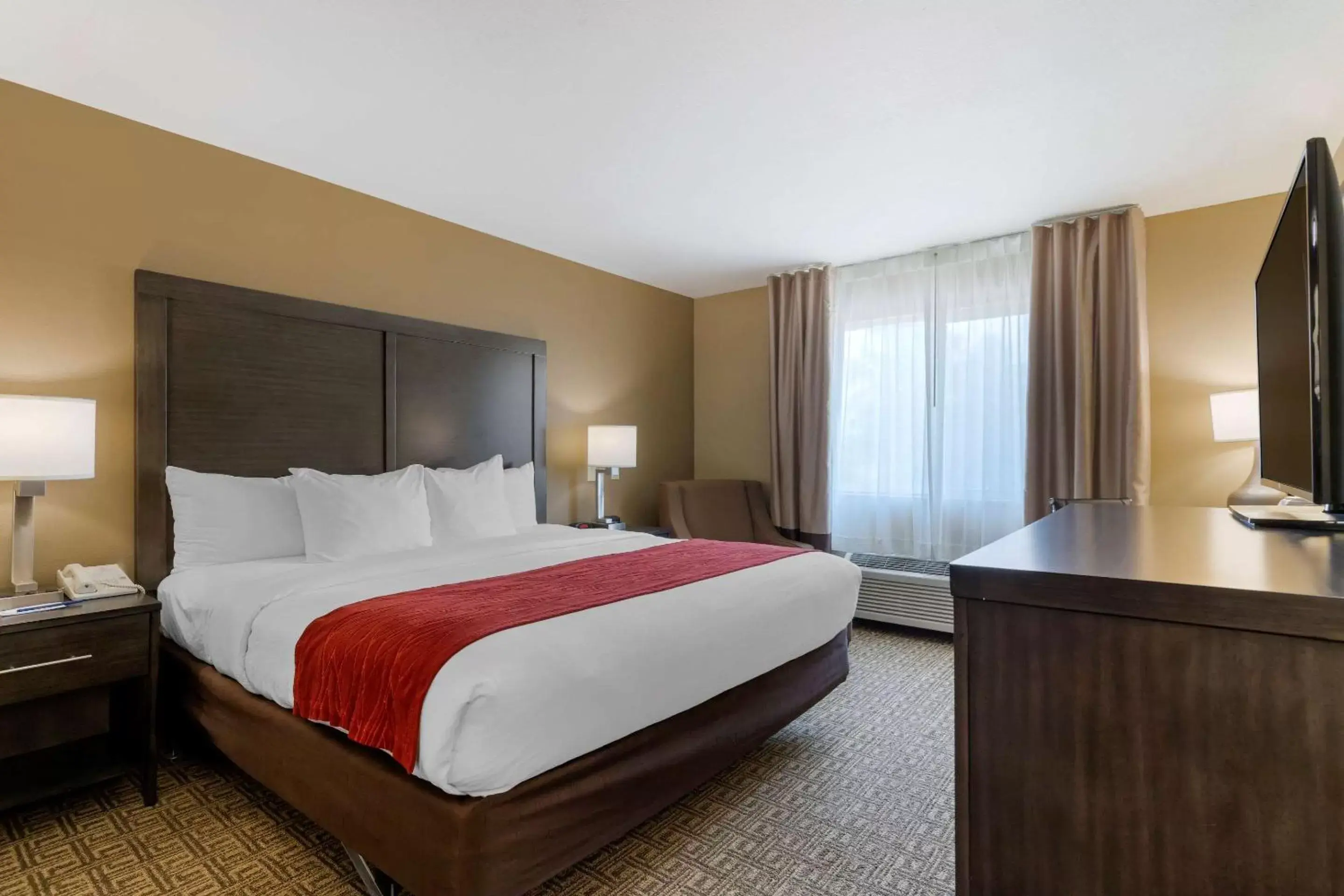 King Room - Accessible/Non-Smoking in Comfort Inn & Suites Ponca City near Marland Mansion King Room - Accessible/Non-Smoking in Comfort Inn & Suites Ponca City near Marland Mansion
