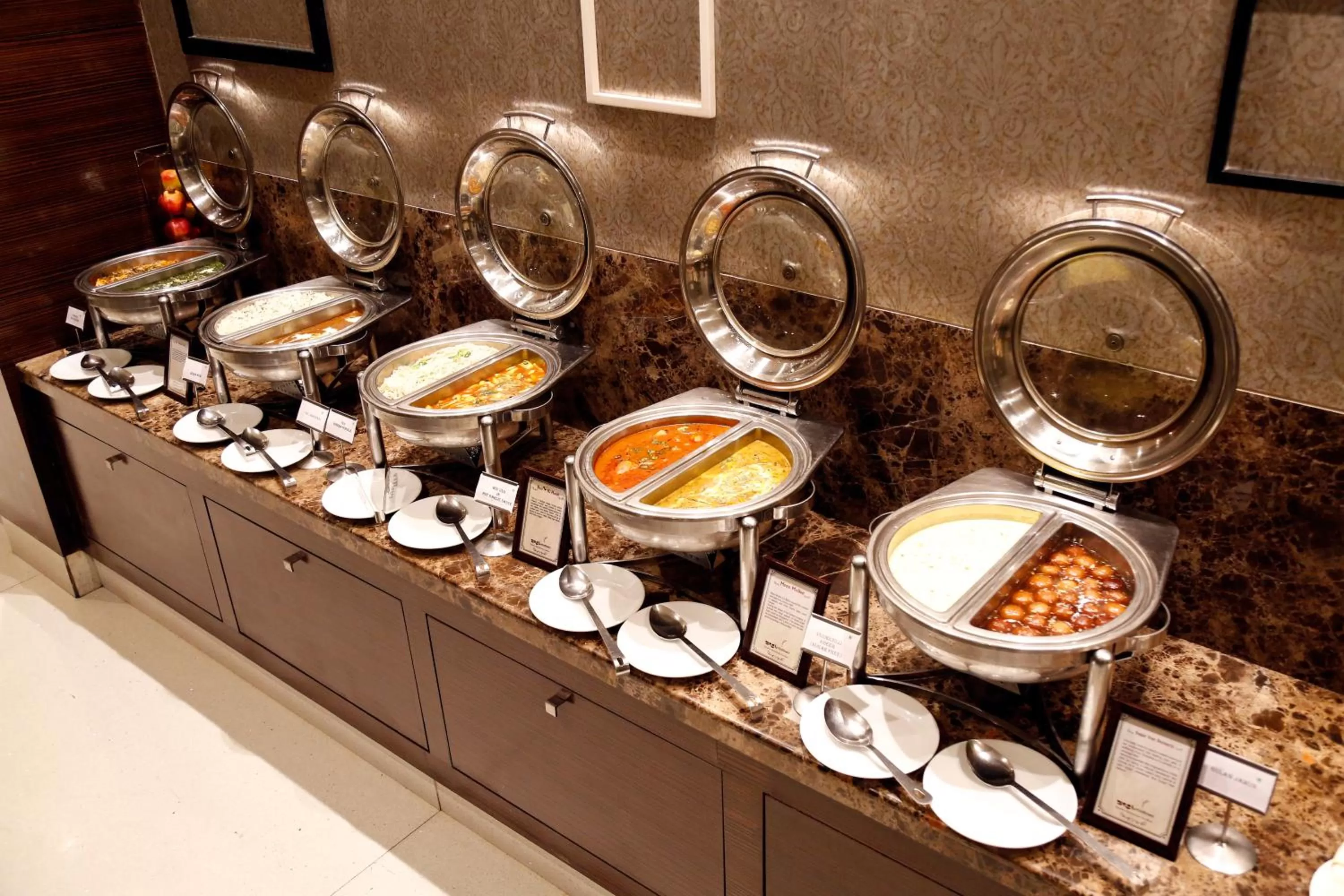 Meals in Hotel Yogi Midtown