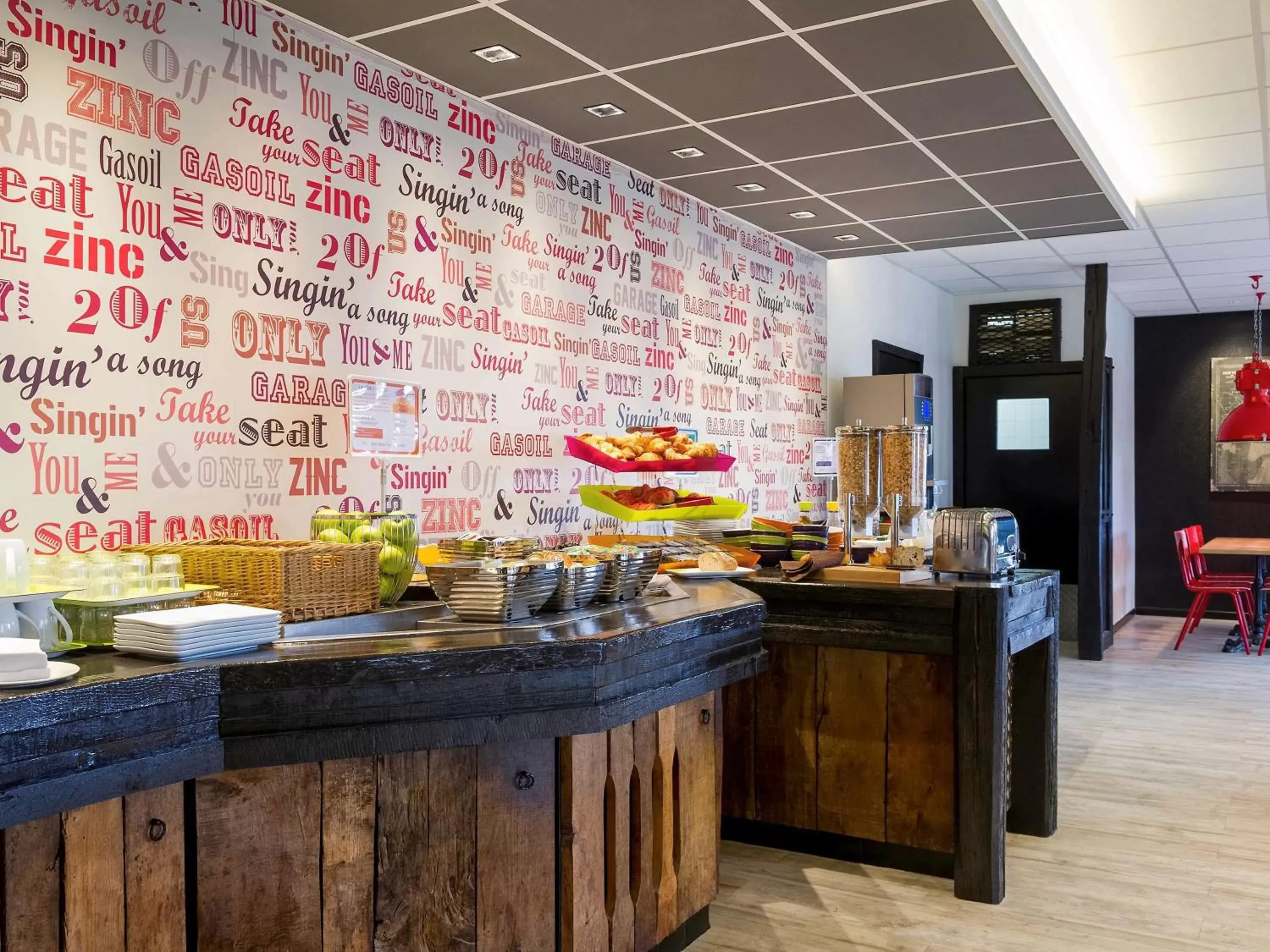 Restaurant/places to eat in ibis Styles Chartres Métropole