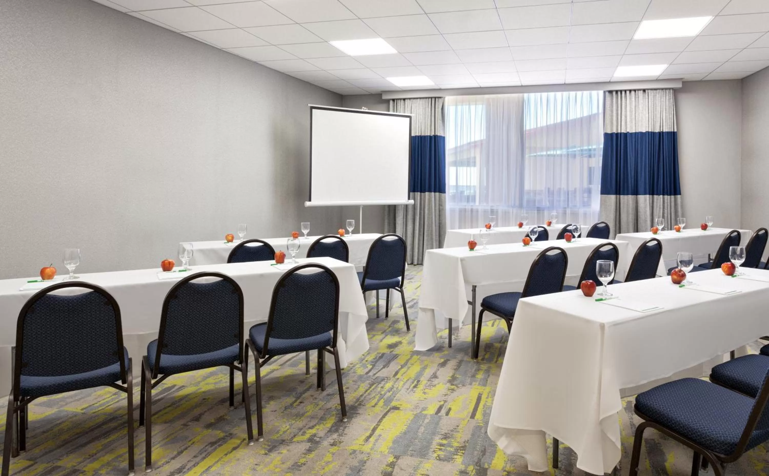 Meeting/conference room in Holiday Inn Hotel & Suites Daytona Beach On The Ocean by IHG