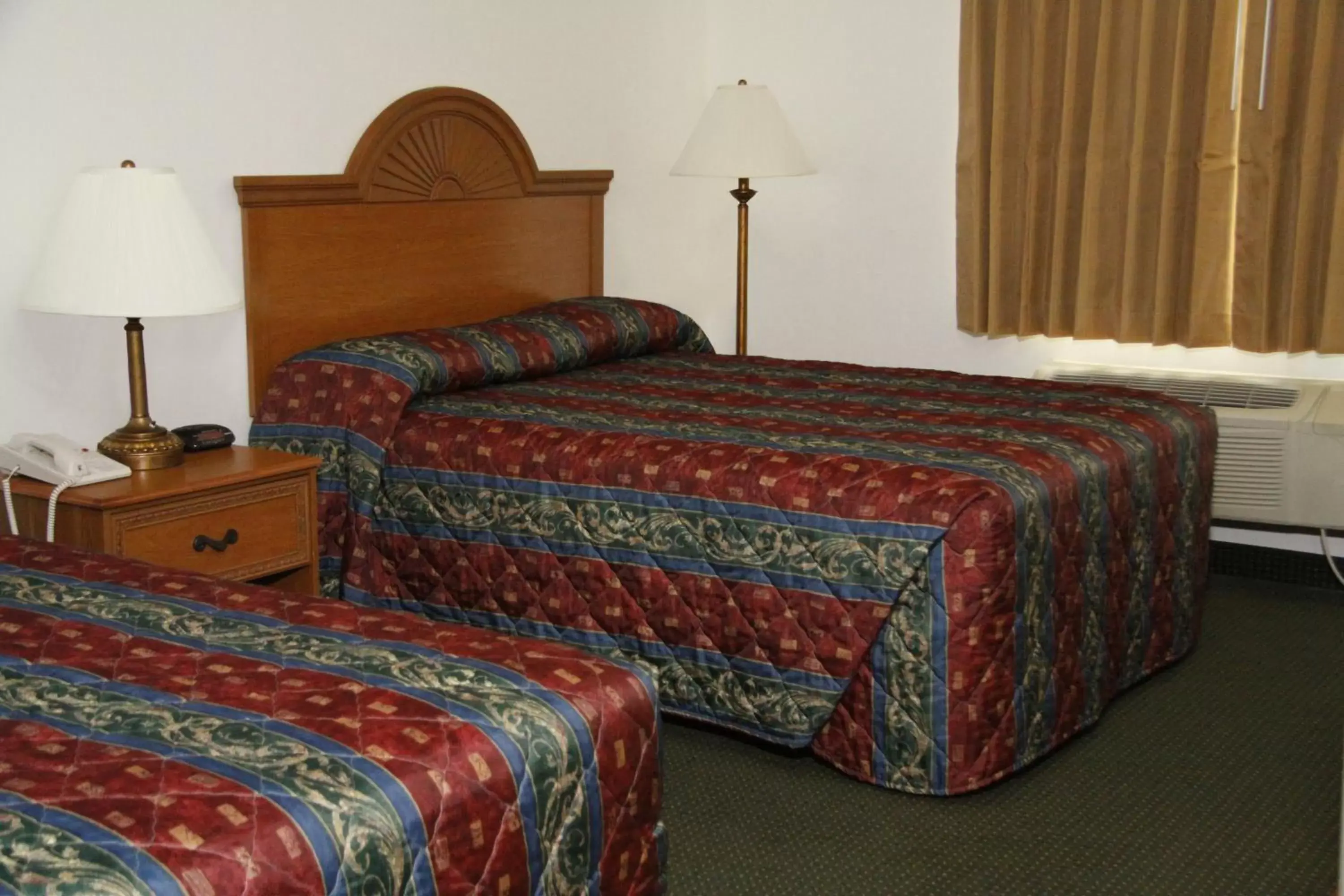 Bed in Horizon Inn & Suites