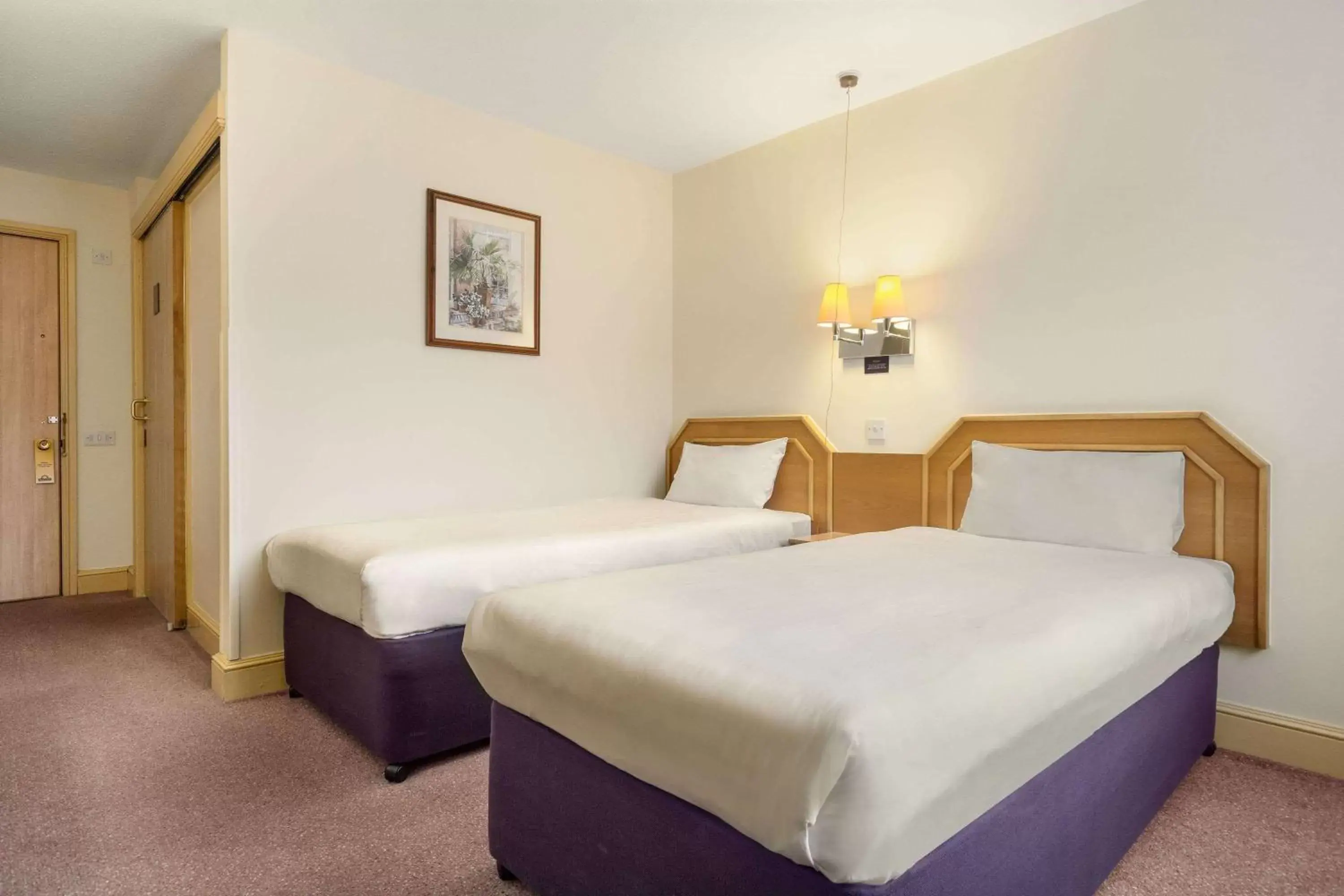 Photo of the whole room, Bed in Days Inn by Wyndham Sevenoaks Clacket Lane