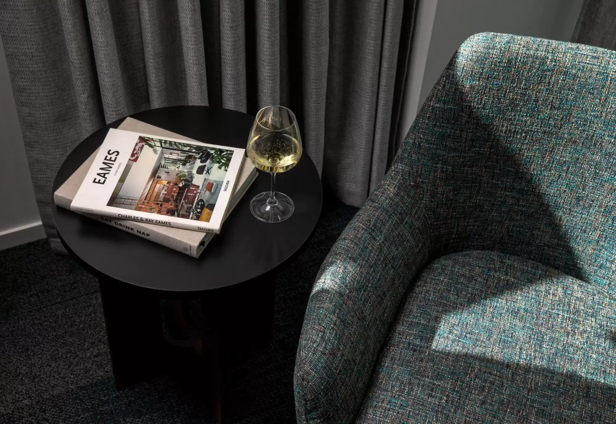 Seating area in Rydges Auckland