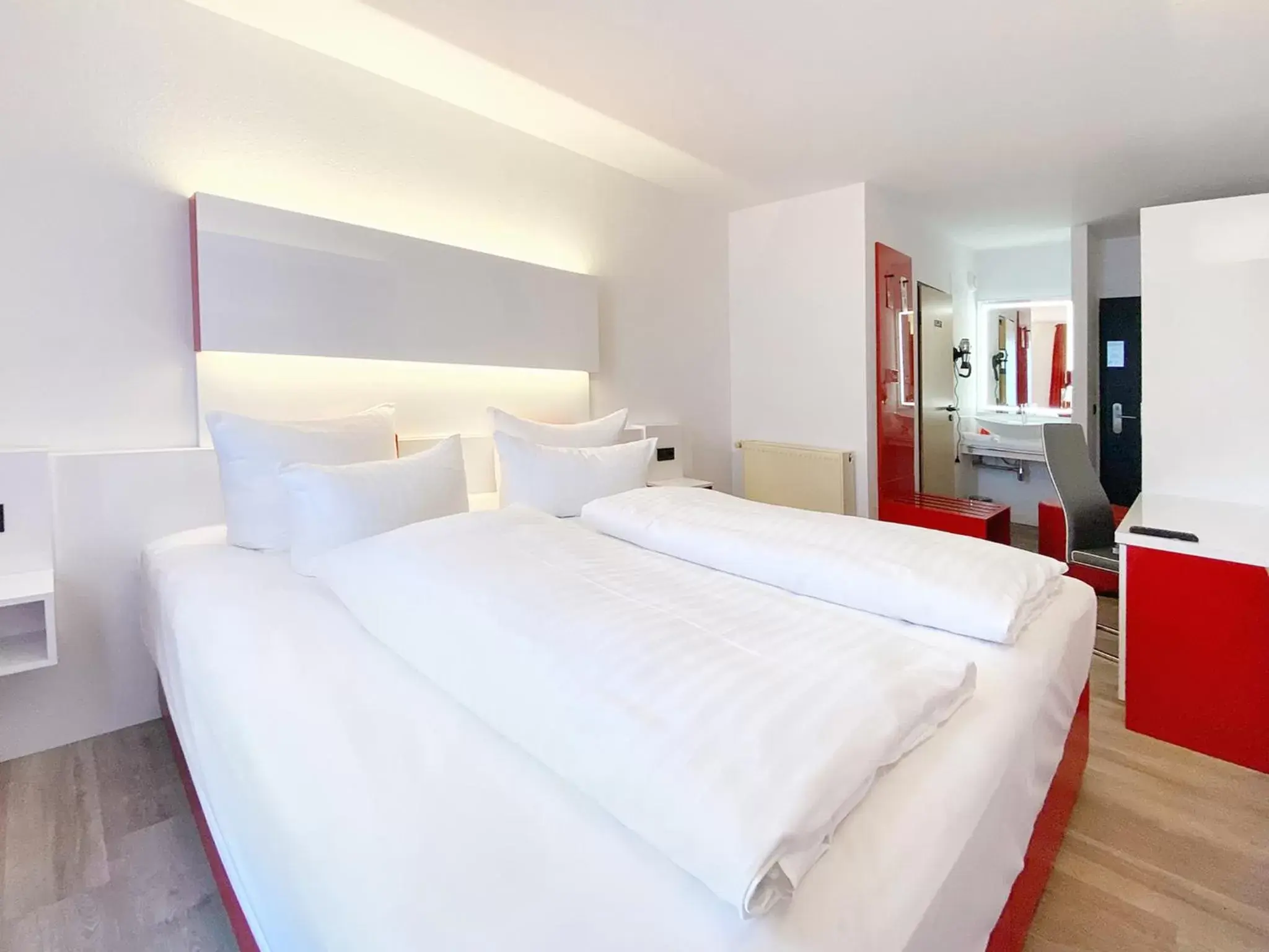 Photo of the whole room, Bed in DORMERO Hotel Hoyerswerda