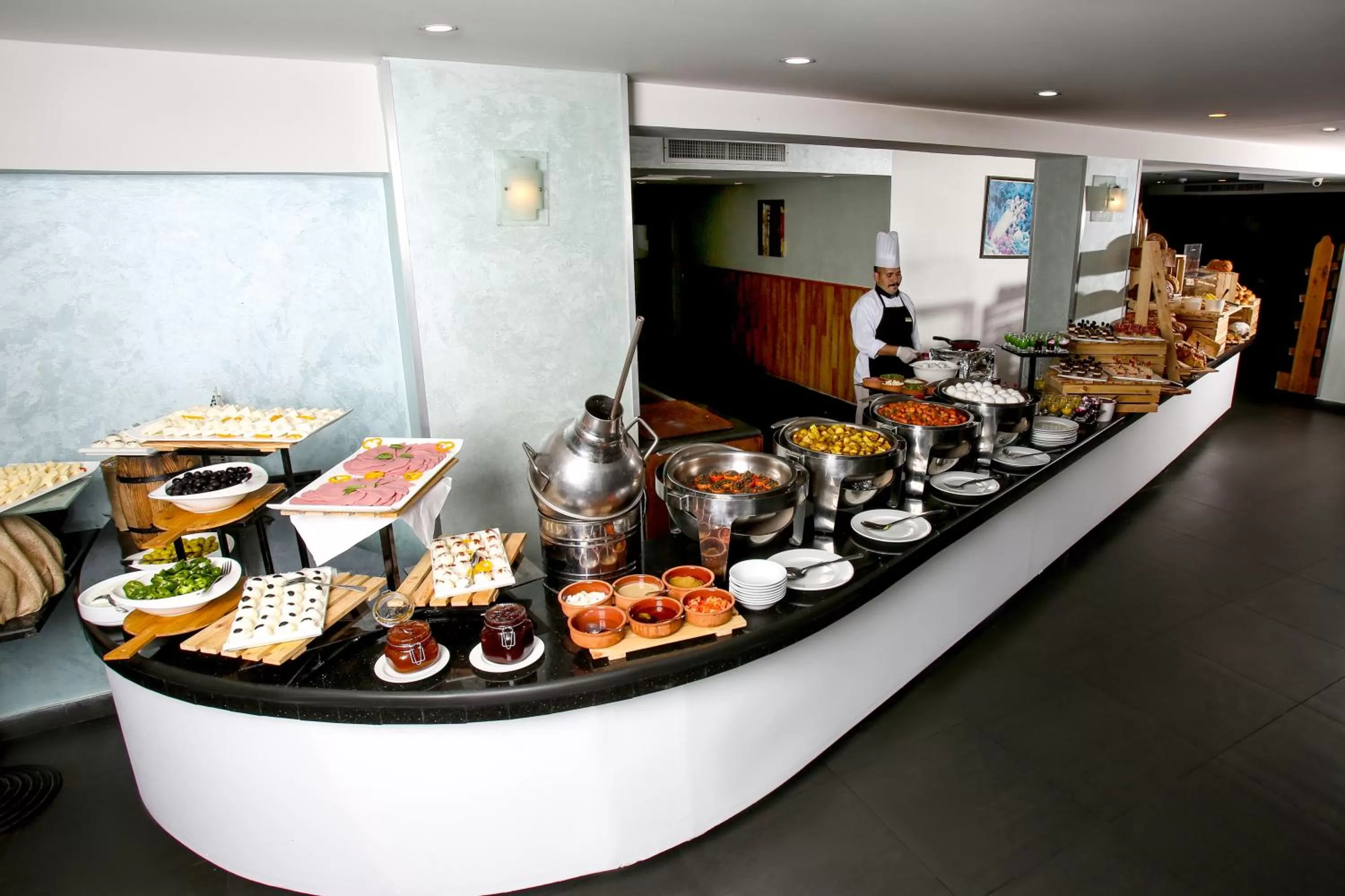 Restaurant/places to eat, Food in Golden Tulip Aqaba