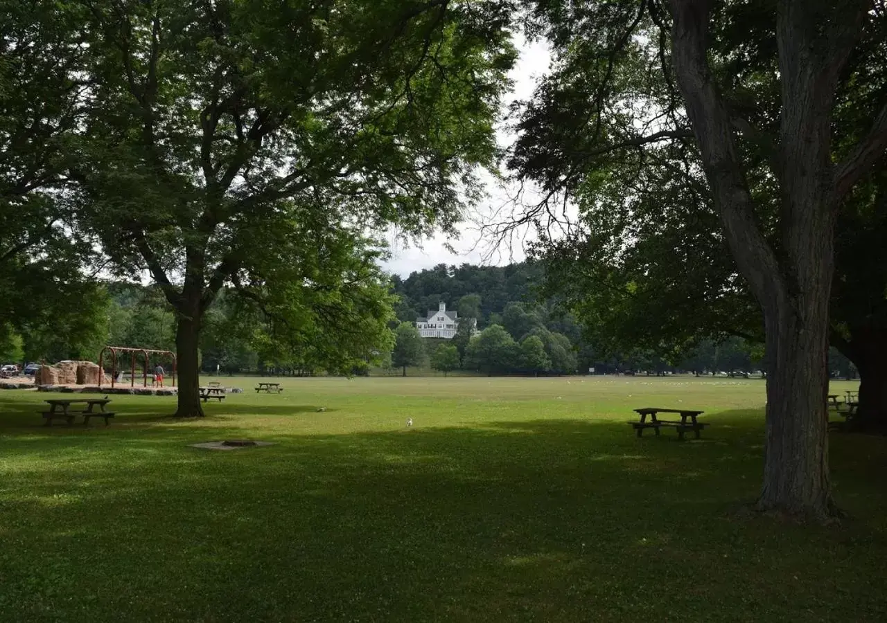 Area and facilities, Garden in Inn at Taughannock Falls