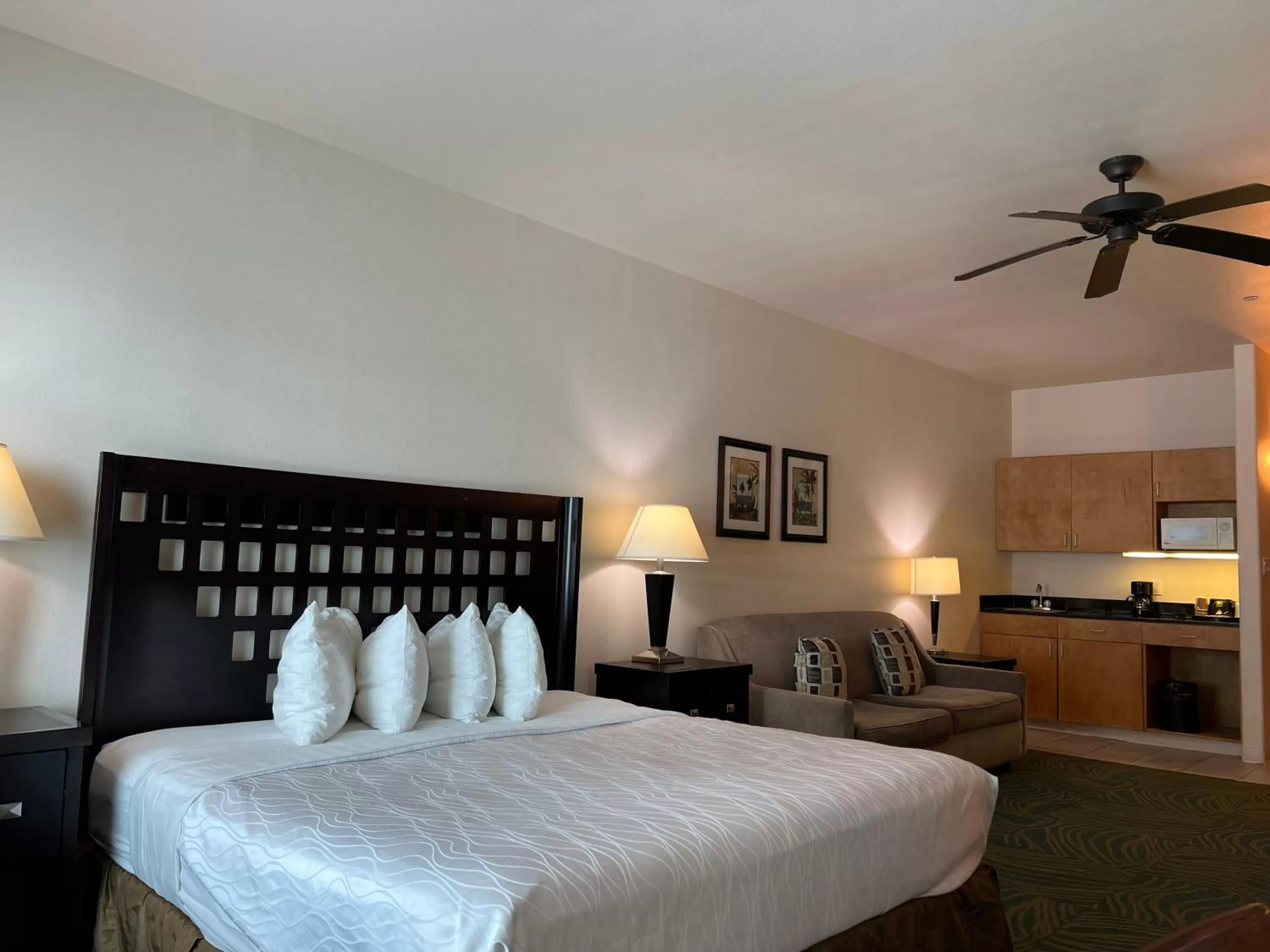 Bed in Sunchase Inn & Suites