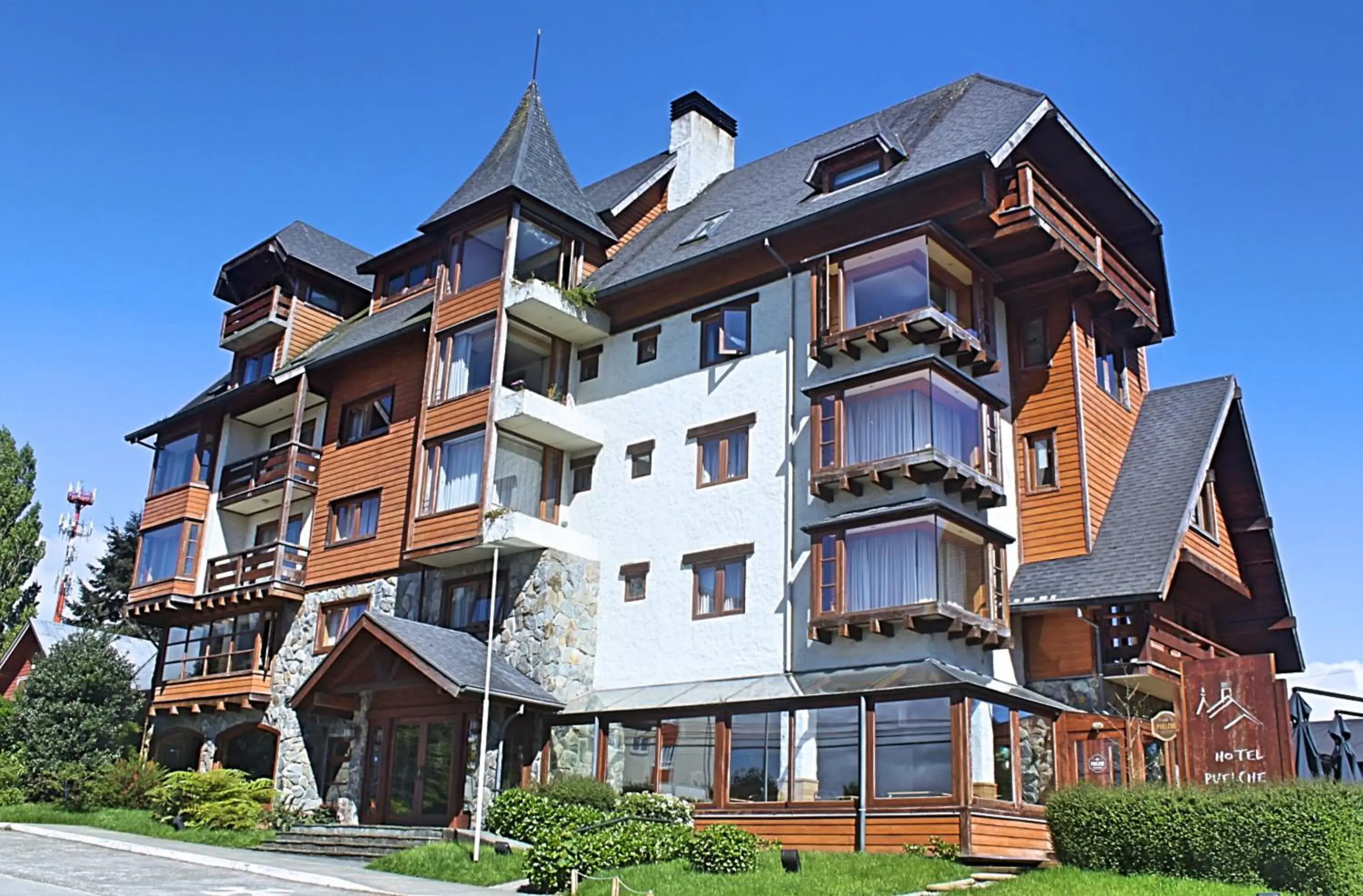 Facade/entrance, Property Building in Hotel Puelche