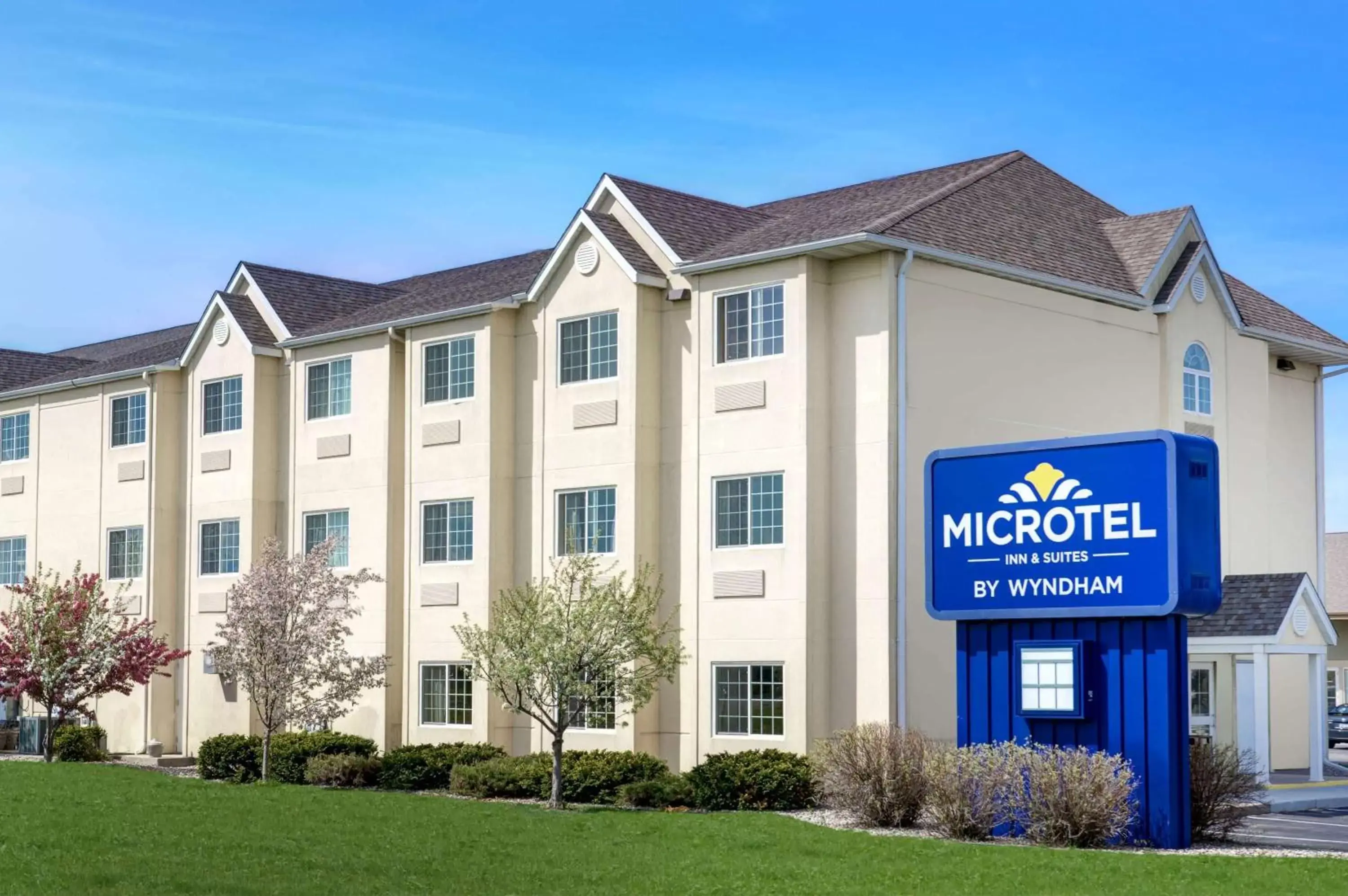 Property building in Microtel Inn & Suites by Wyndham Mankato