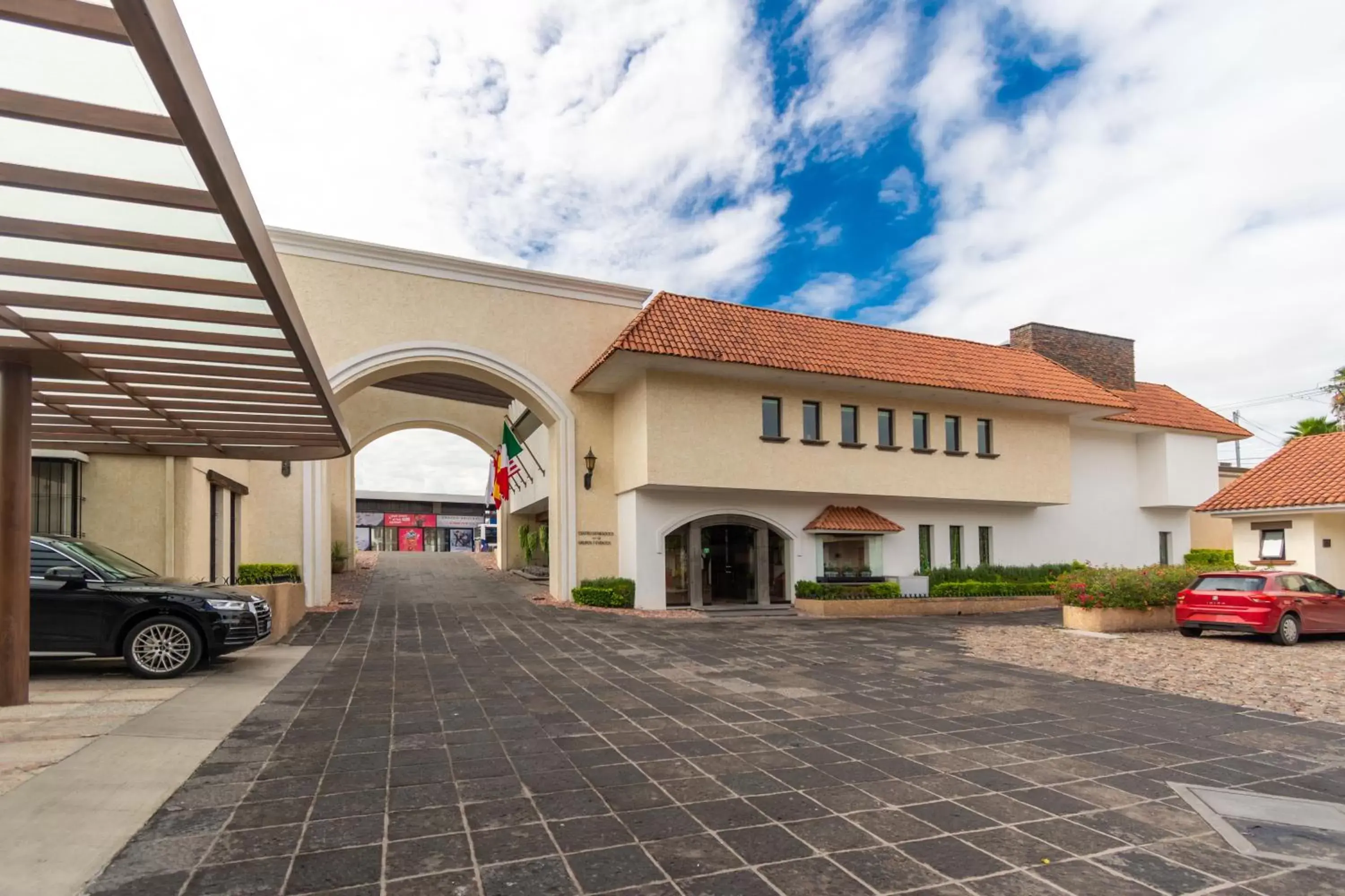 Facade/entrance, Property Building in Hotel Flamingo Inn