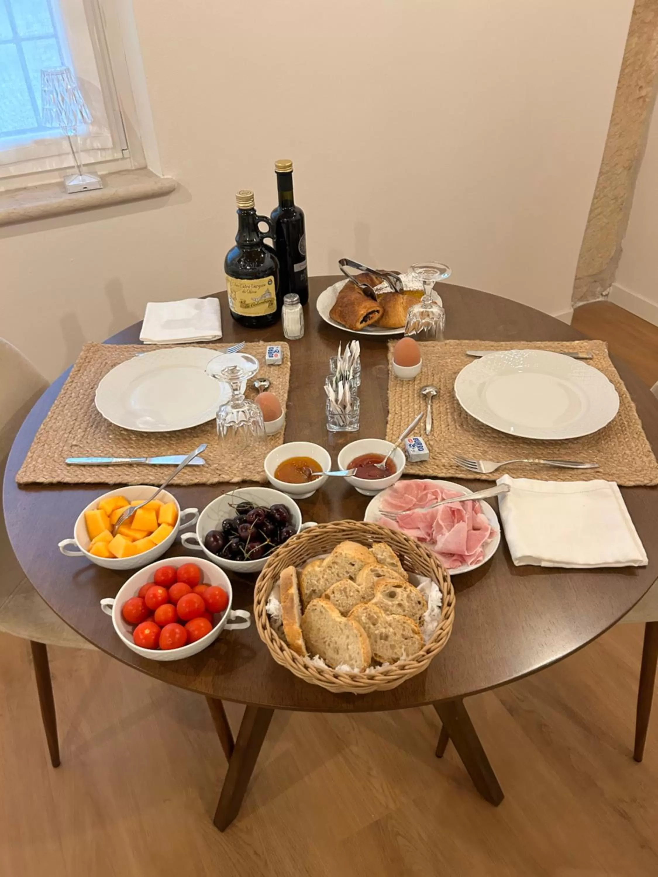 Continental breakfast in Casa Ossan