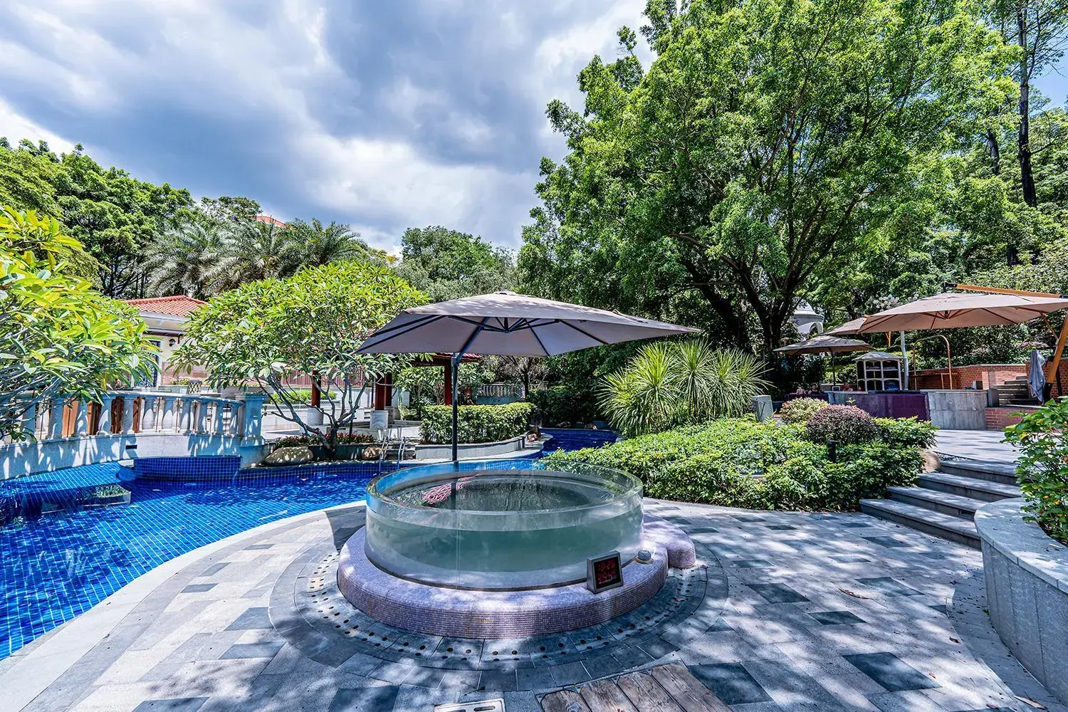 Hot Spring Bath, Swimming Pool in Goodview Hotel Sangem Tangxia