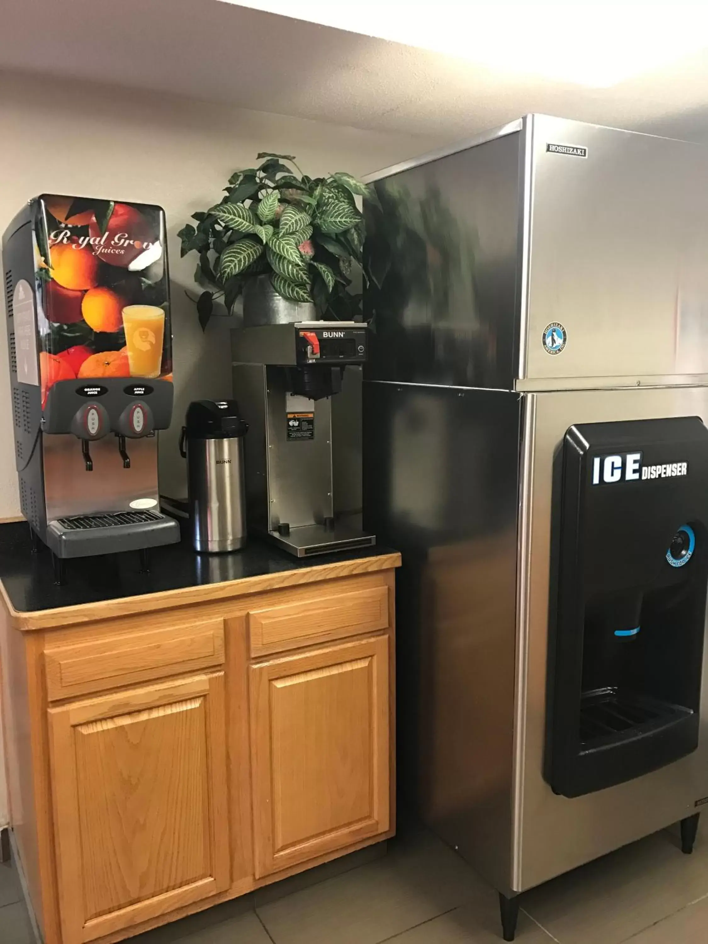 Non alcoholic drinks, Kitchen/Kitchenette in Microtel Inn By Wyndham Louisville East