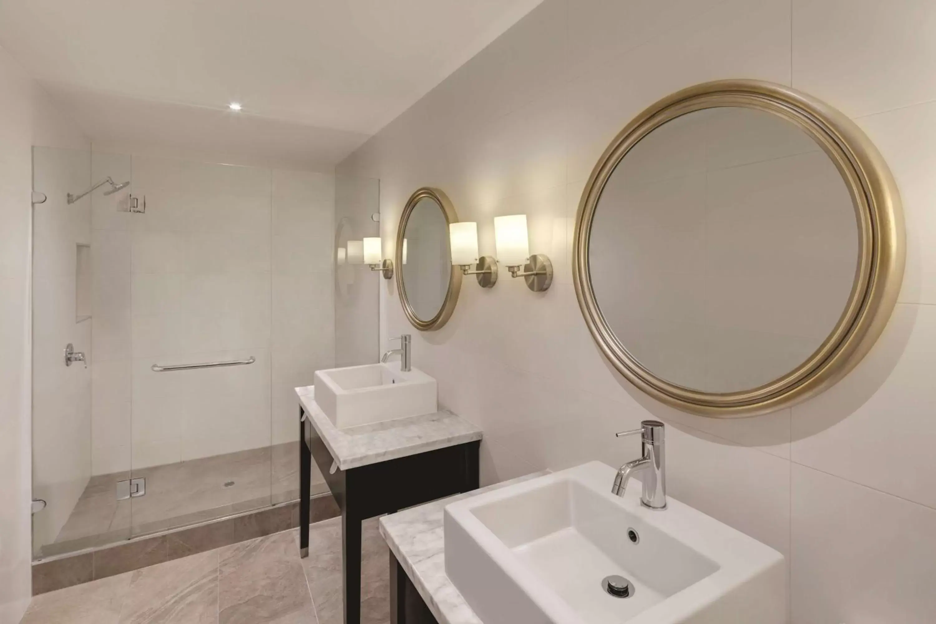 Bathroom in Rendezvous Hotel Melbourne