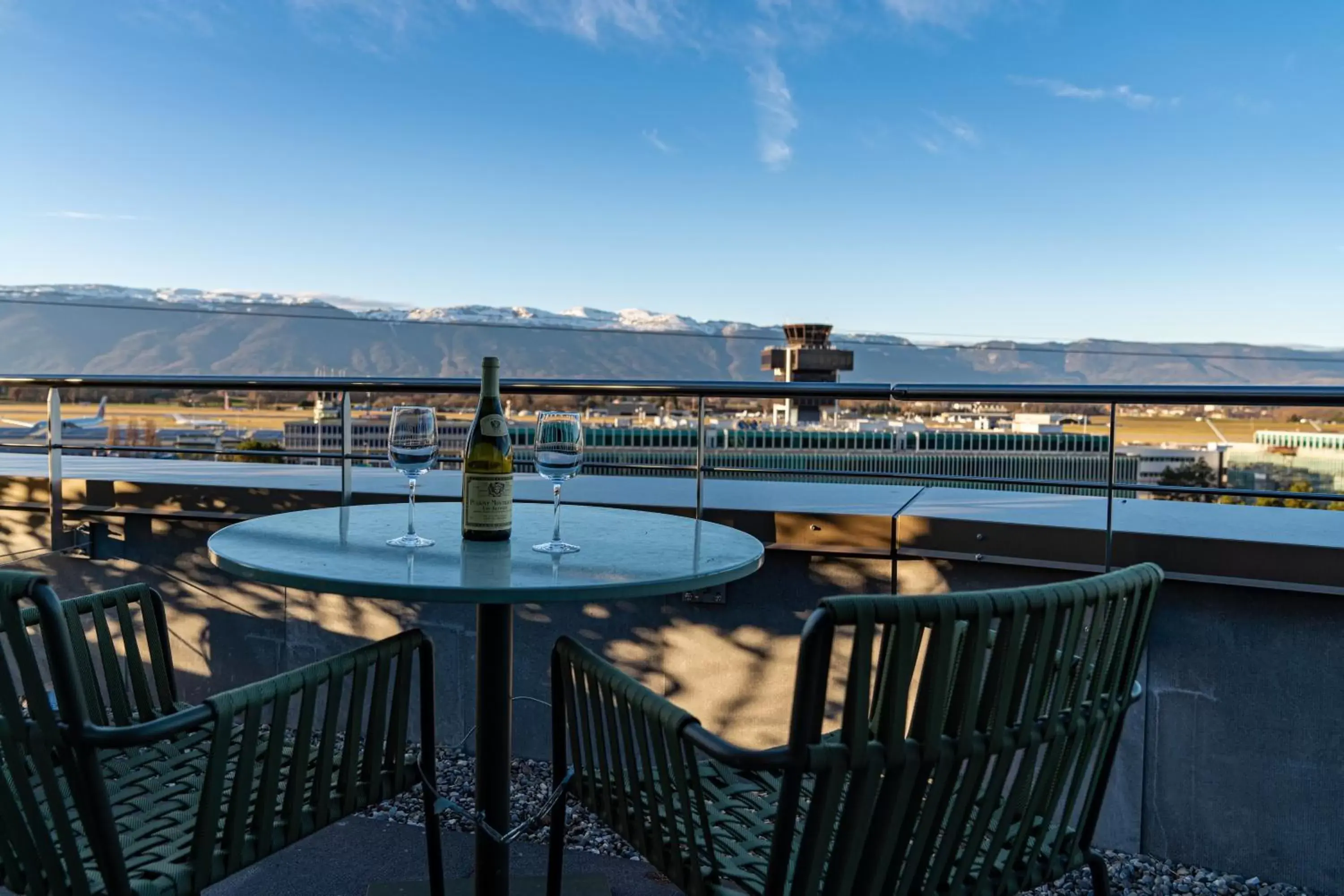 Balcony/Terrace in Nash Suites Airport Hotel