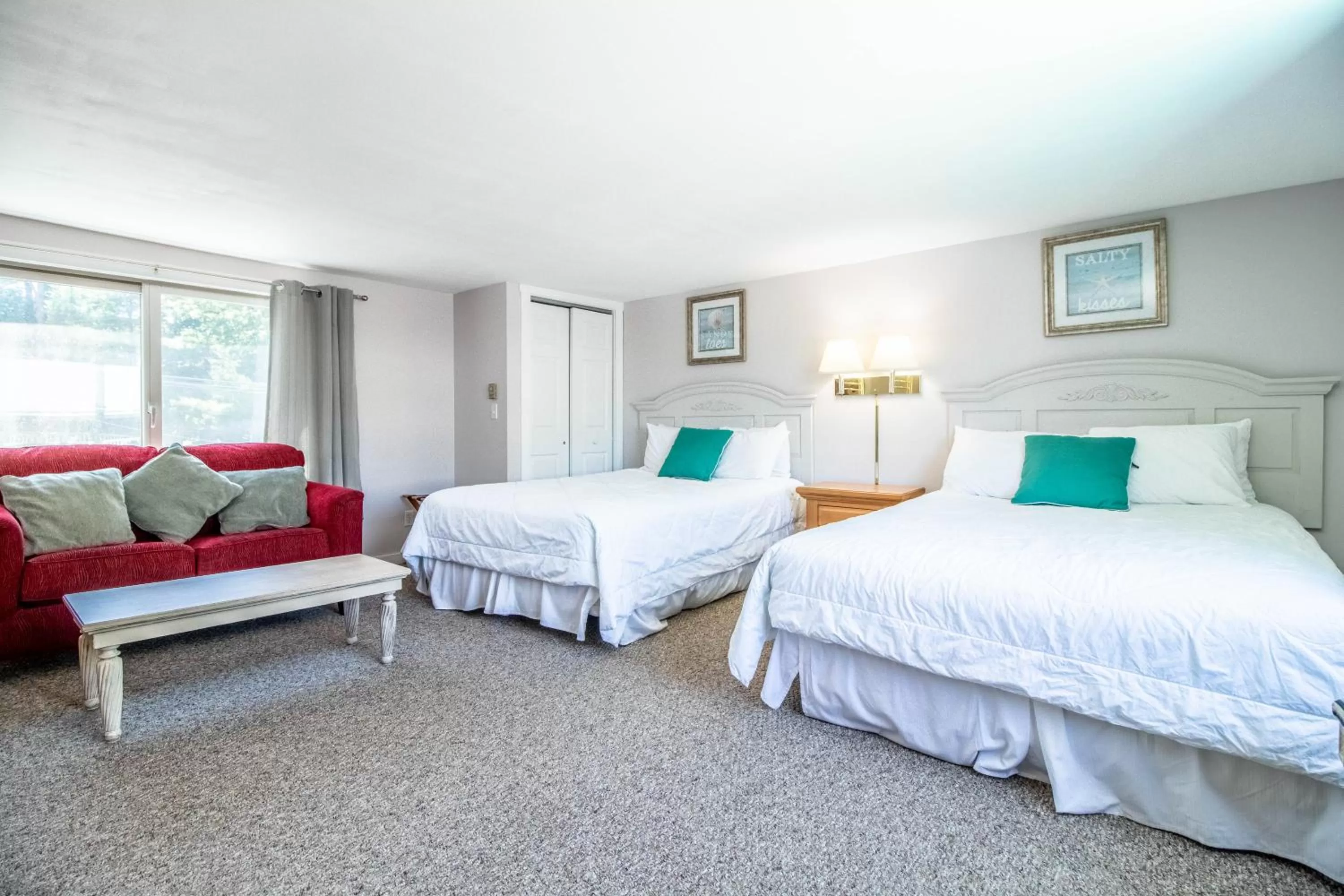 Bed in Sea View Motel