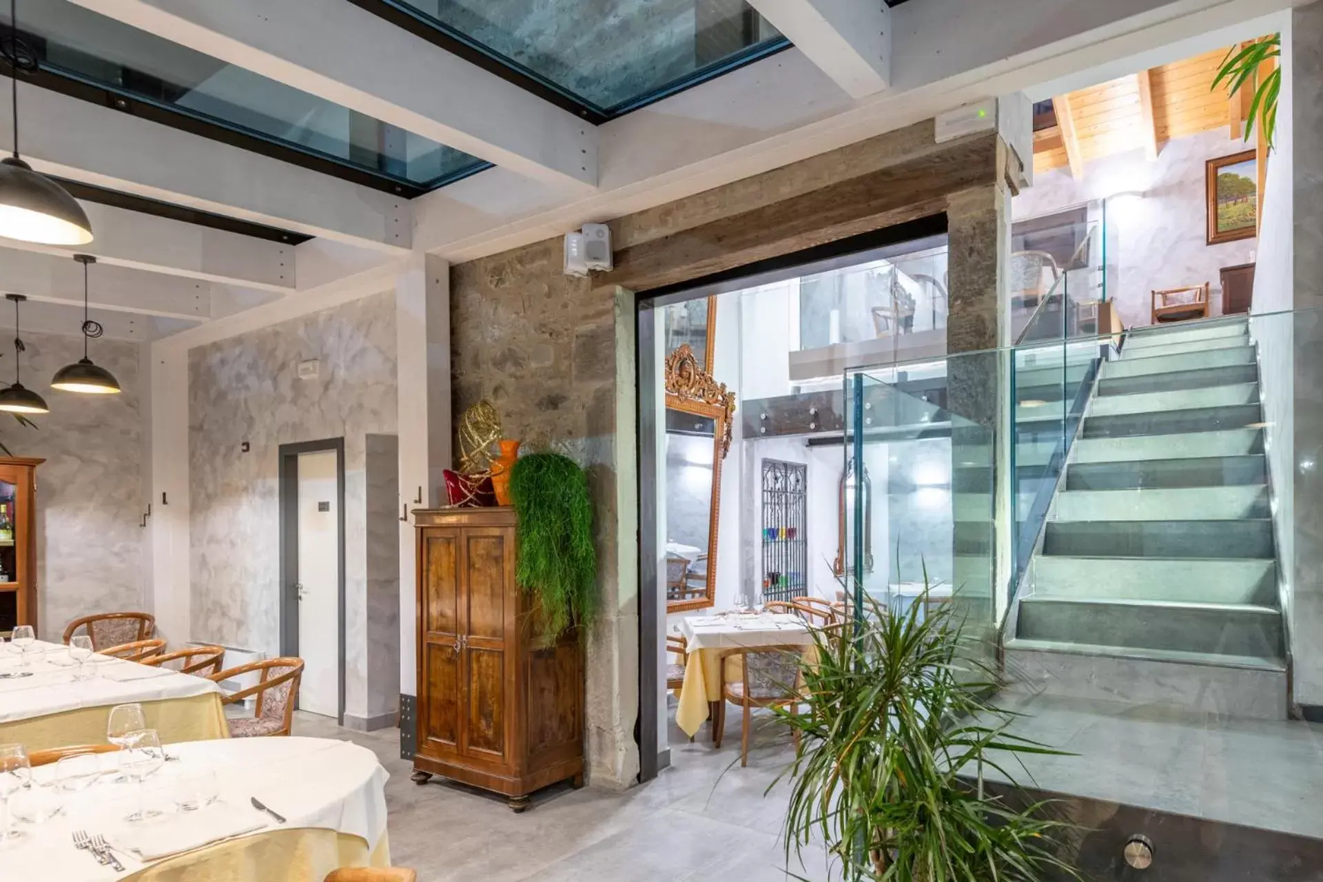 Restaurant/places to eat in Hotel Roma Restaurant/places to eat in Hotel Roma