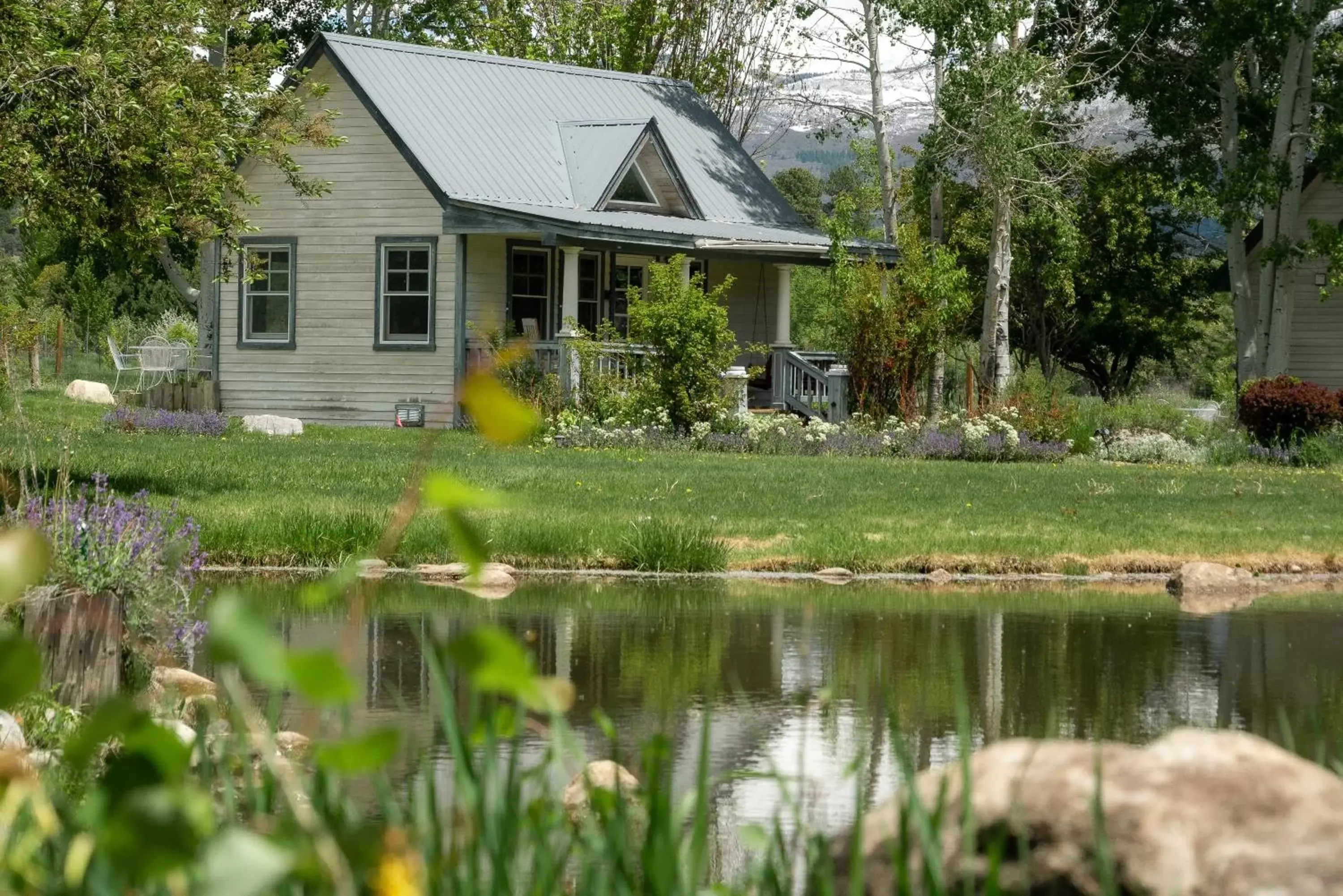 Property Building in Apple Orchard Inn