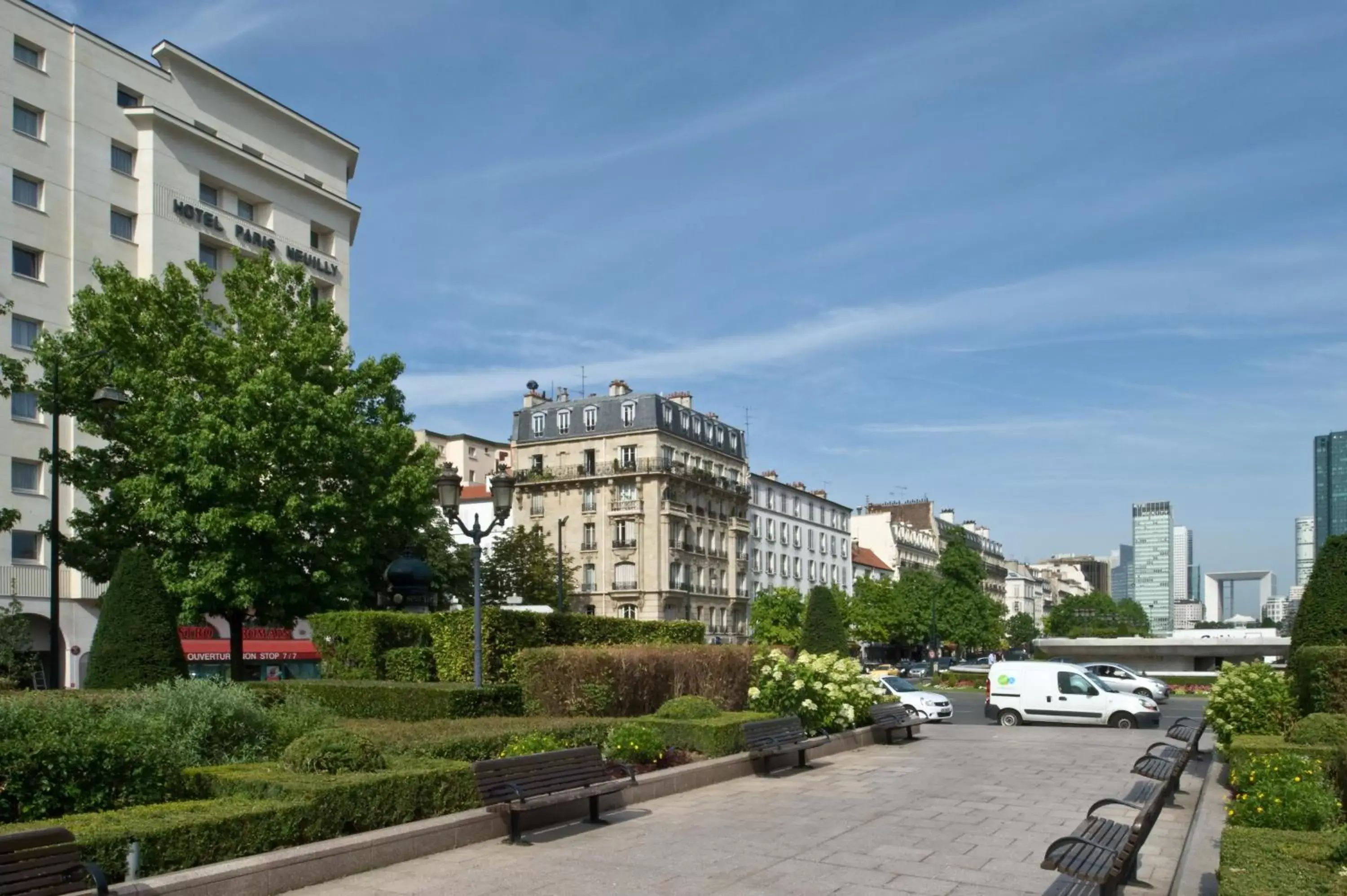 Facade/entrance in Hôtel Paris Neuilly