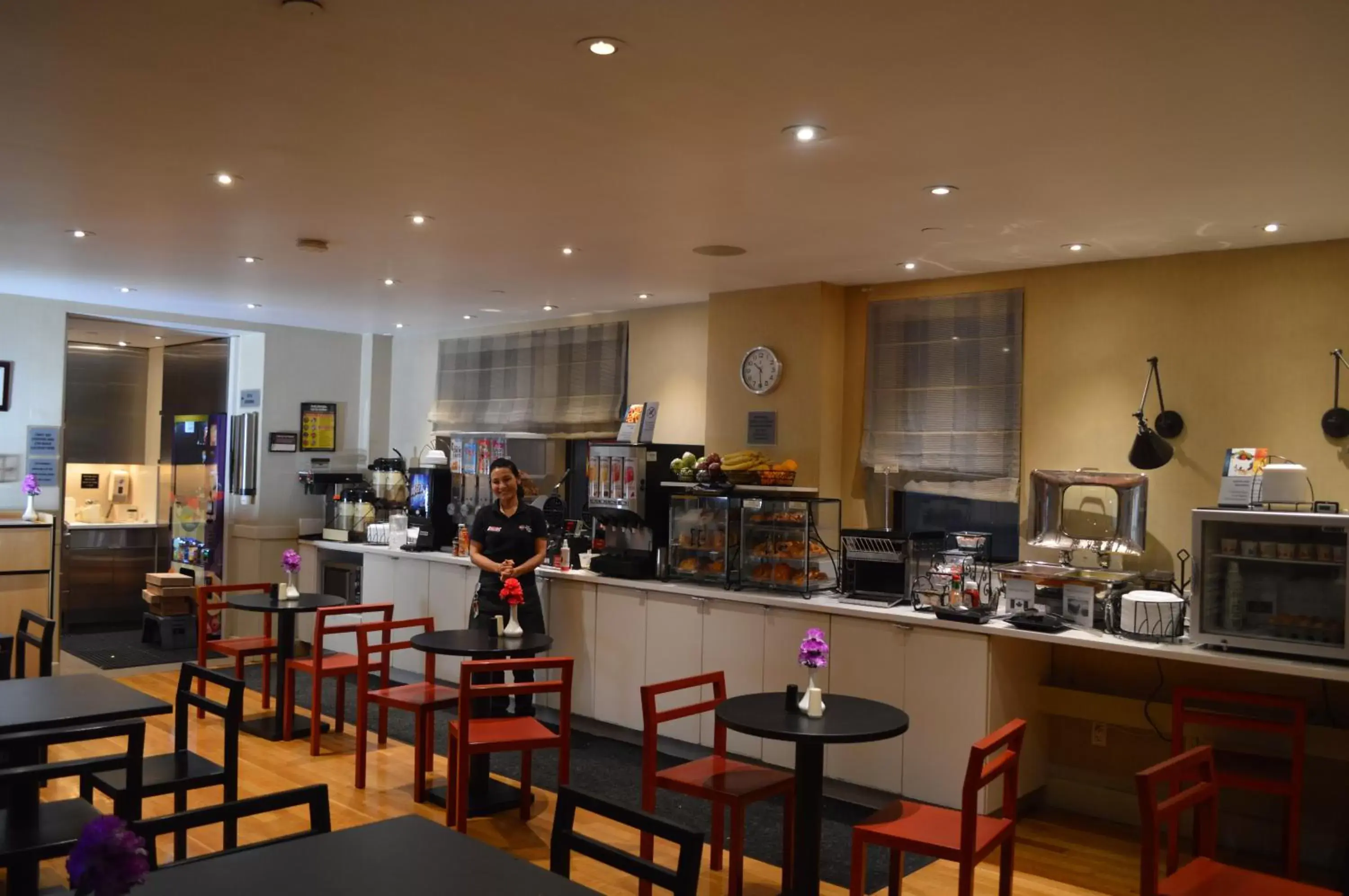Buffet breakfast, Restaurant/Places to Eat in Best Western Plus Hospitality House Suites