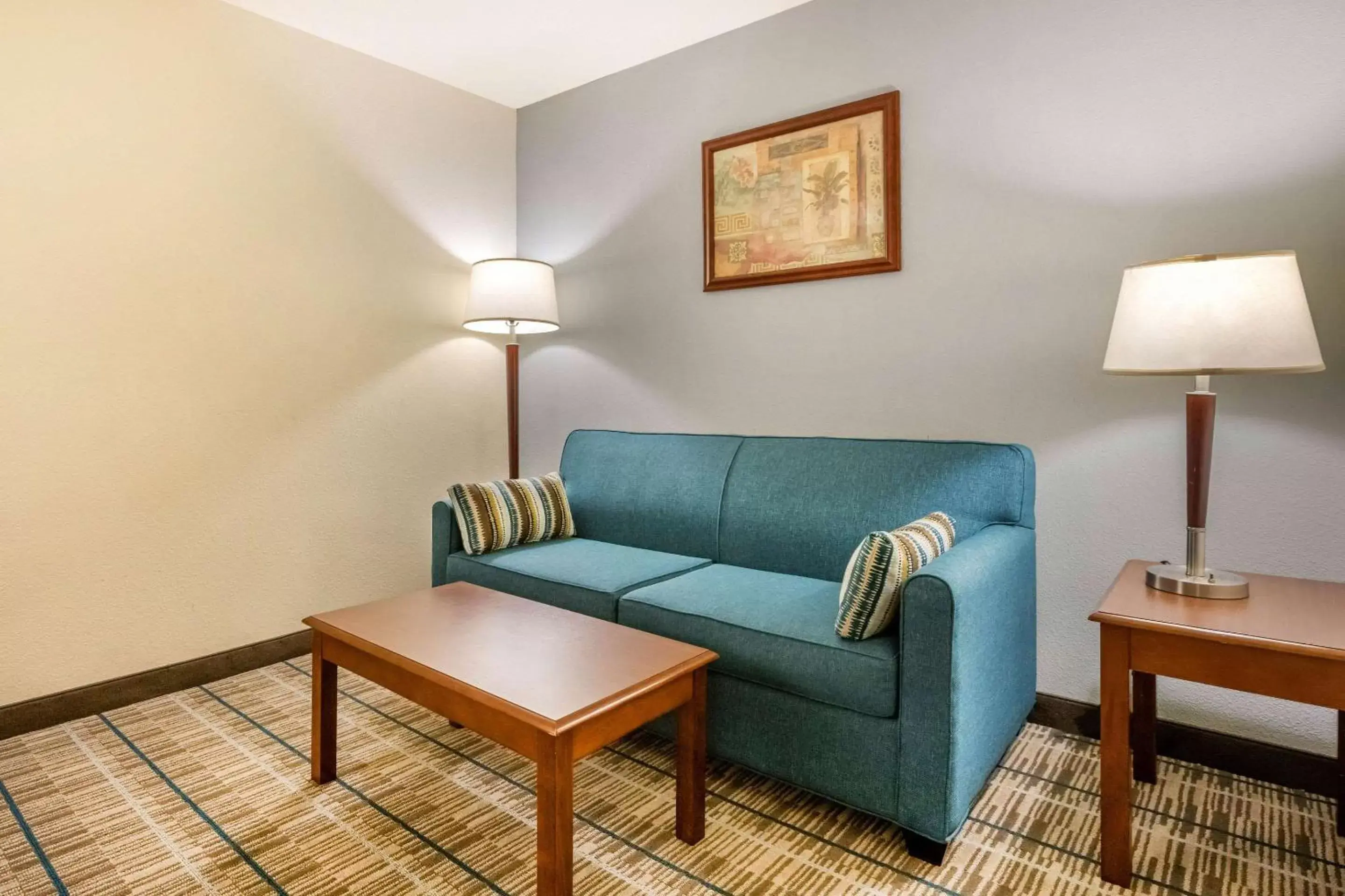 Bedroom, Seating Area in MainStay Suites Grantville