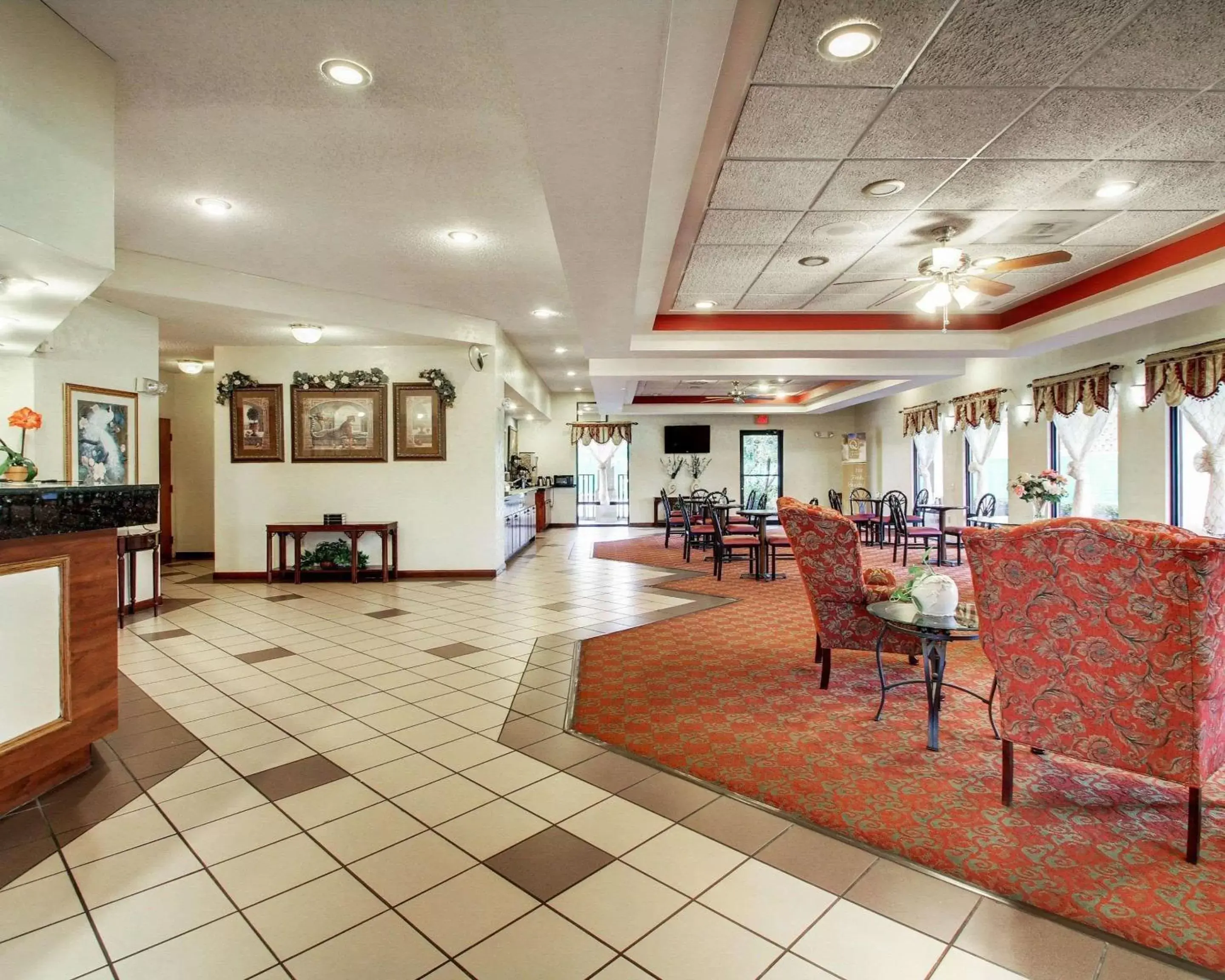 Lobby or reception in Quality Inn & Suites Clinton - Jackson West Lobby or reception in Quality Inn & Suites Clinton - Jackson West