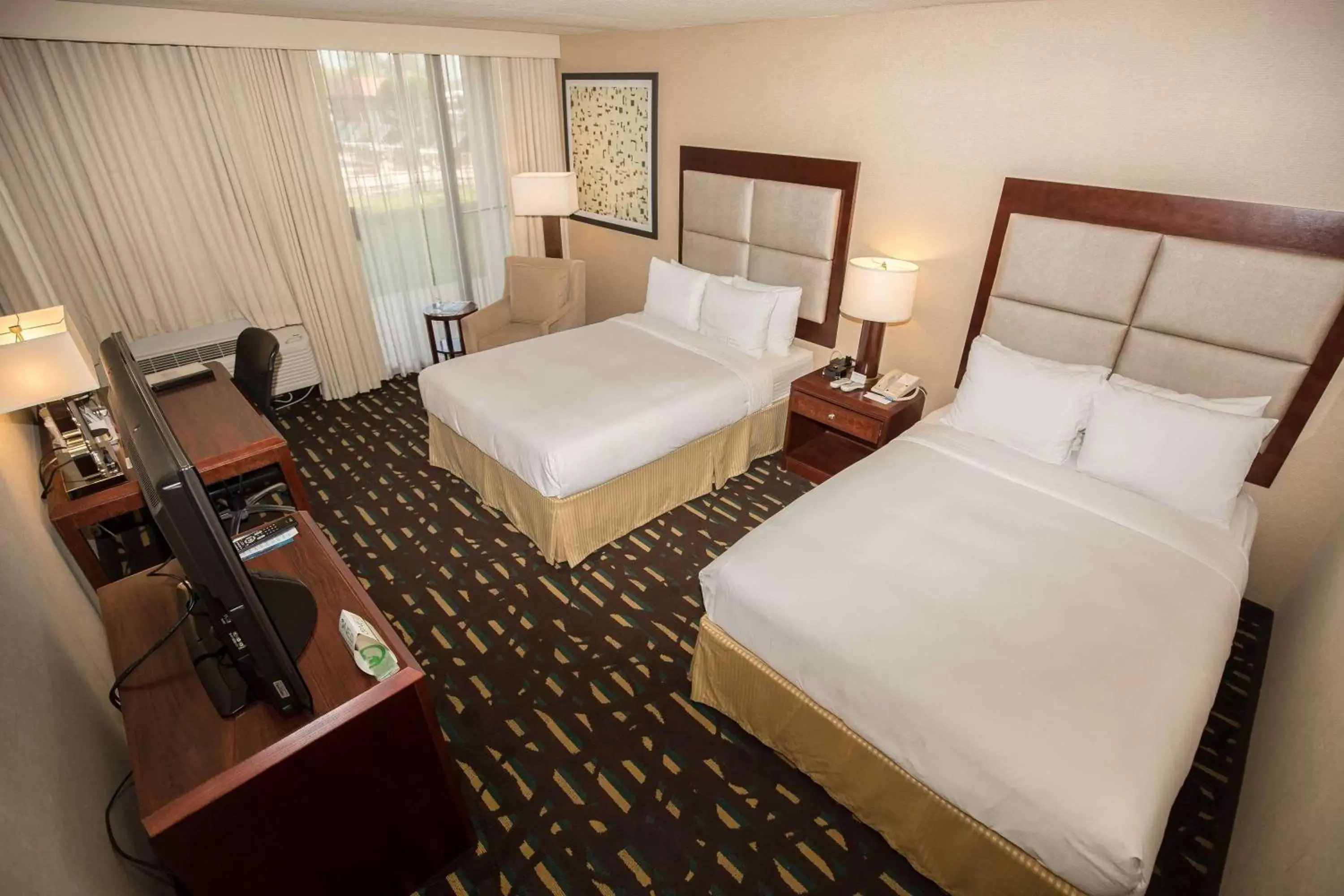 Photo of the whole room, Bed in Wyndham Chicago O'Hare Photo of the whole room, Bed in Wyndham Chicago O'Hare