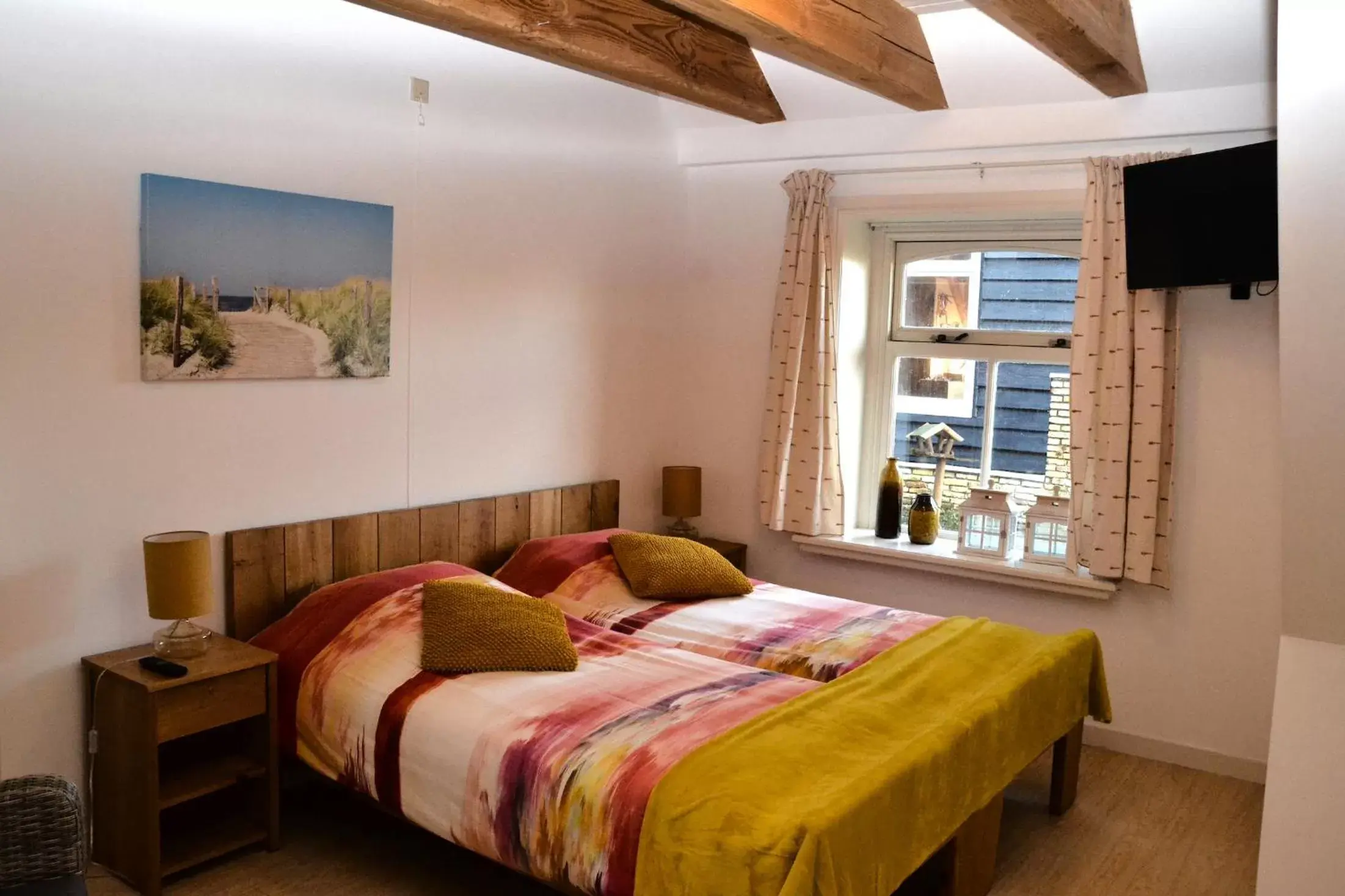 Photo of the whole room, Bed in B&B Idylle aan Zee incl 2 Wellnessstudios