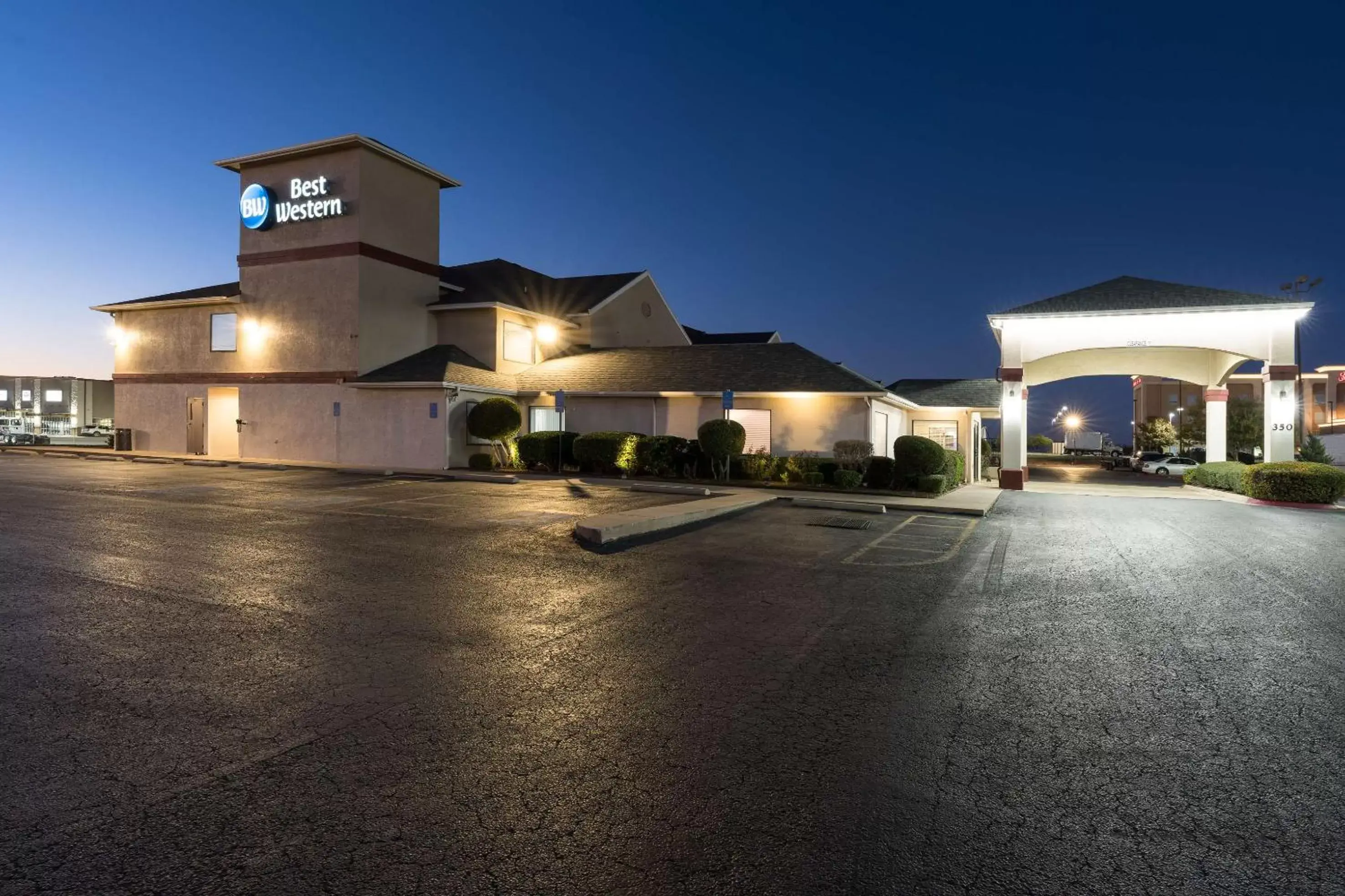 Property Building in Best Western Abilene Inn and Suites