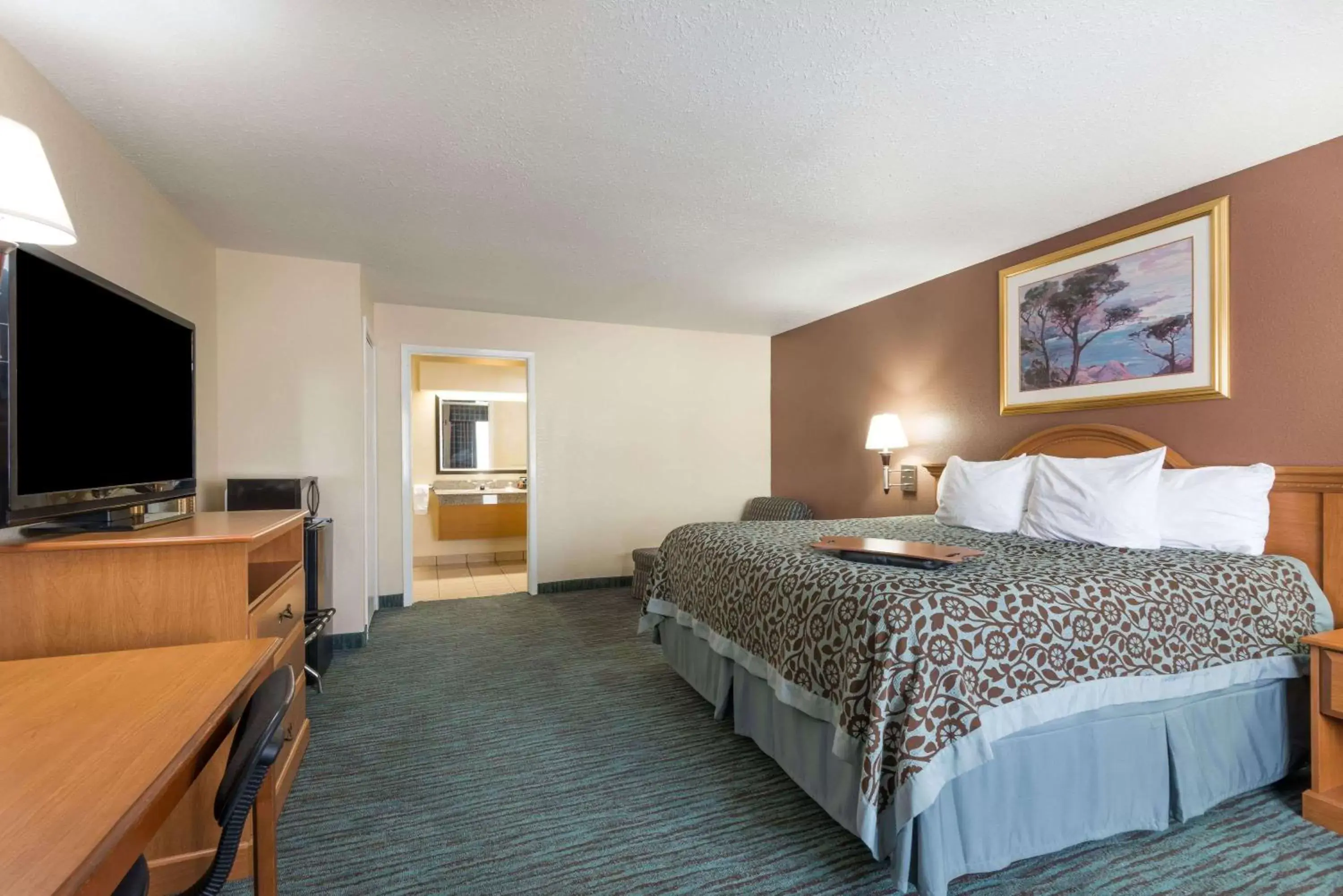 Photo of the whole room, Bed in Days Inn by Wyndham New Braunfels