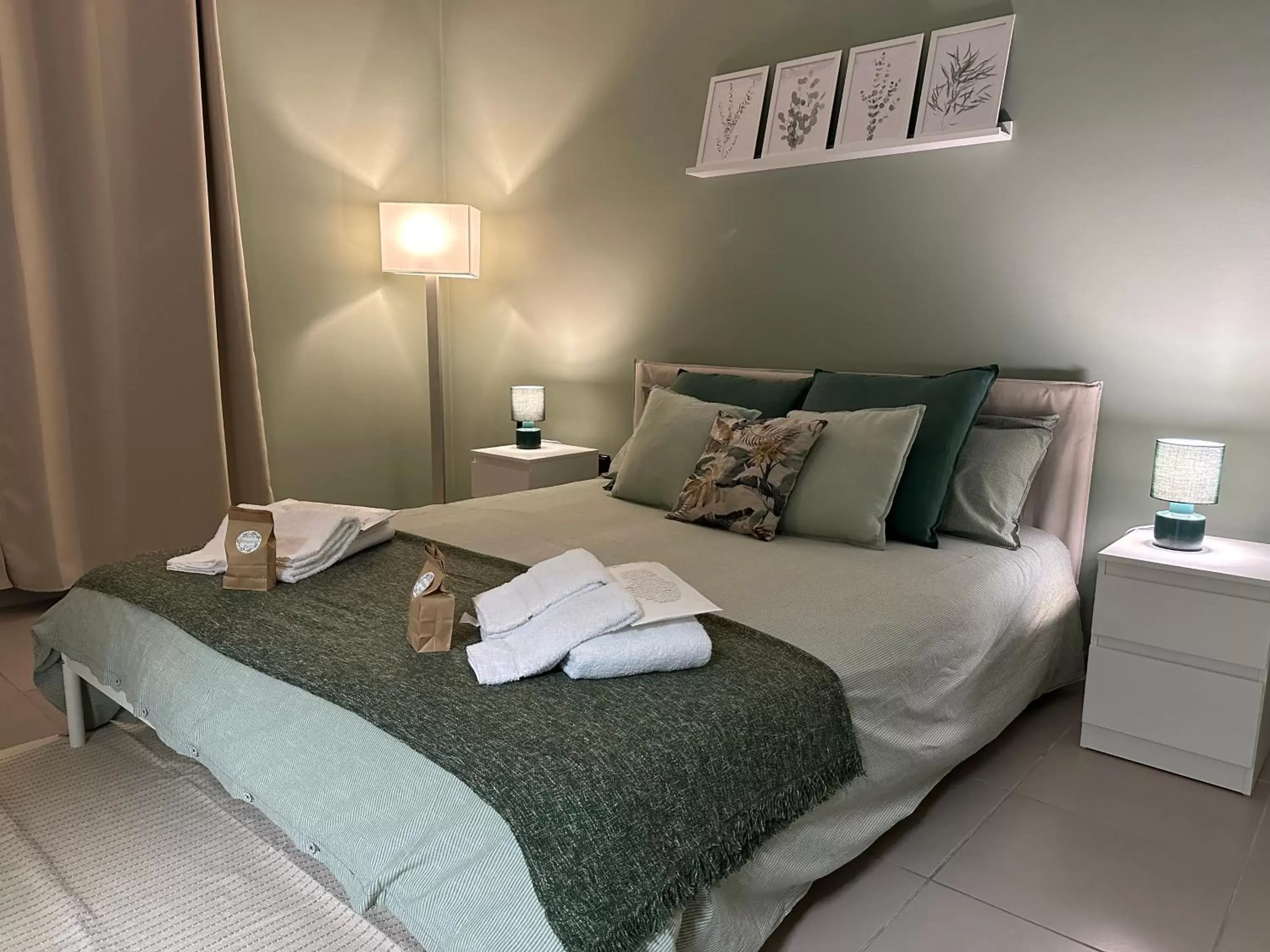 towels, Bed in BOTANICAL SUITE