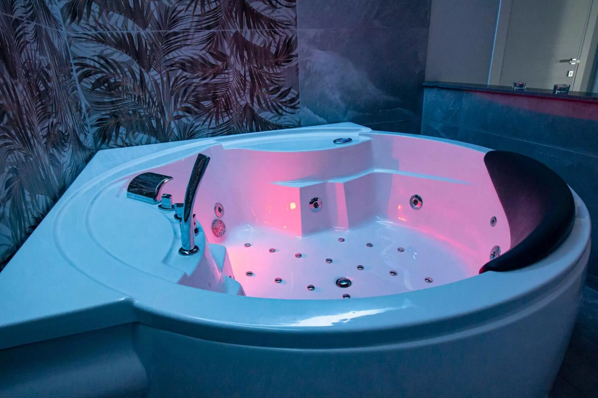 Royal Playa Suite and Apartament -private parking- self chek out