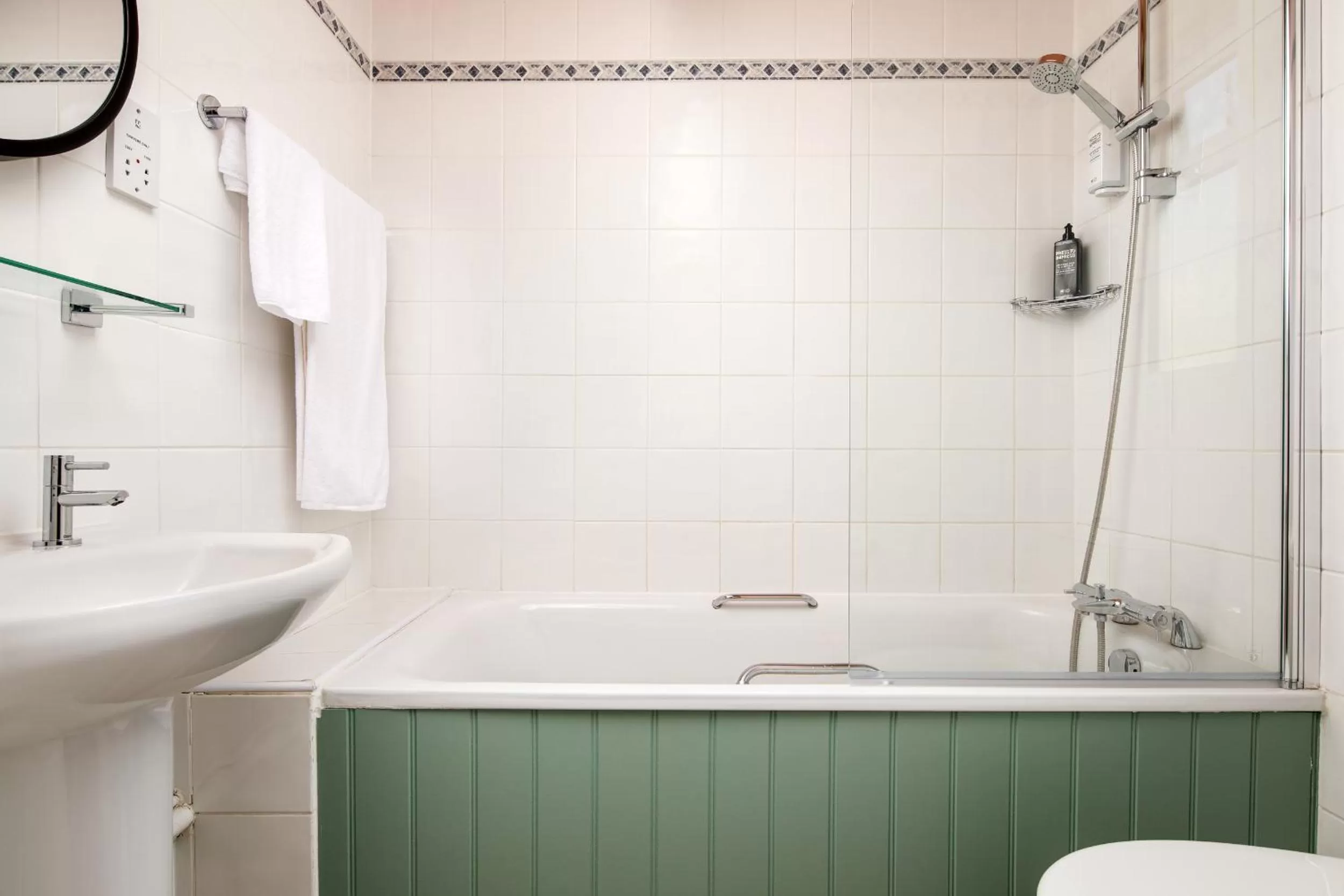 Shower in ibis Styles Bournemouth