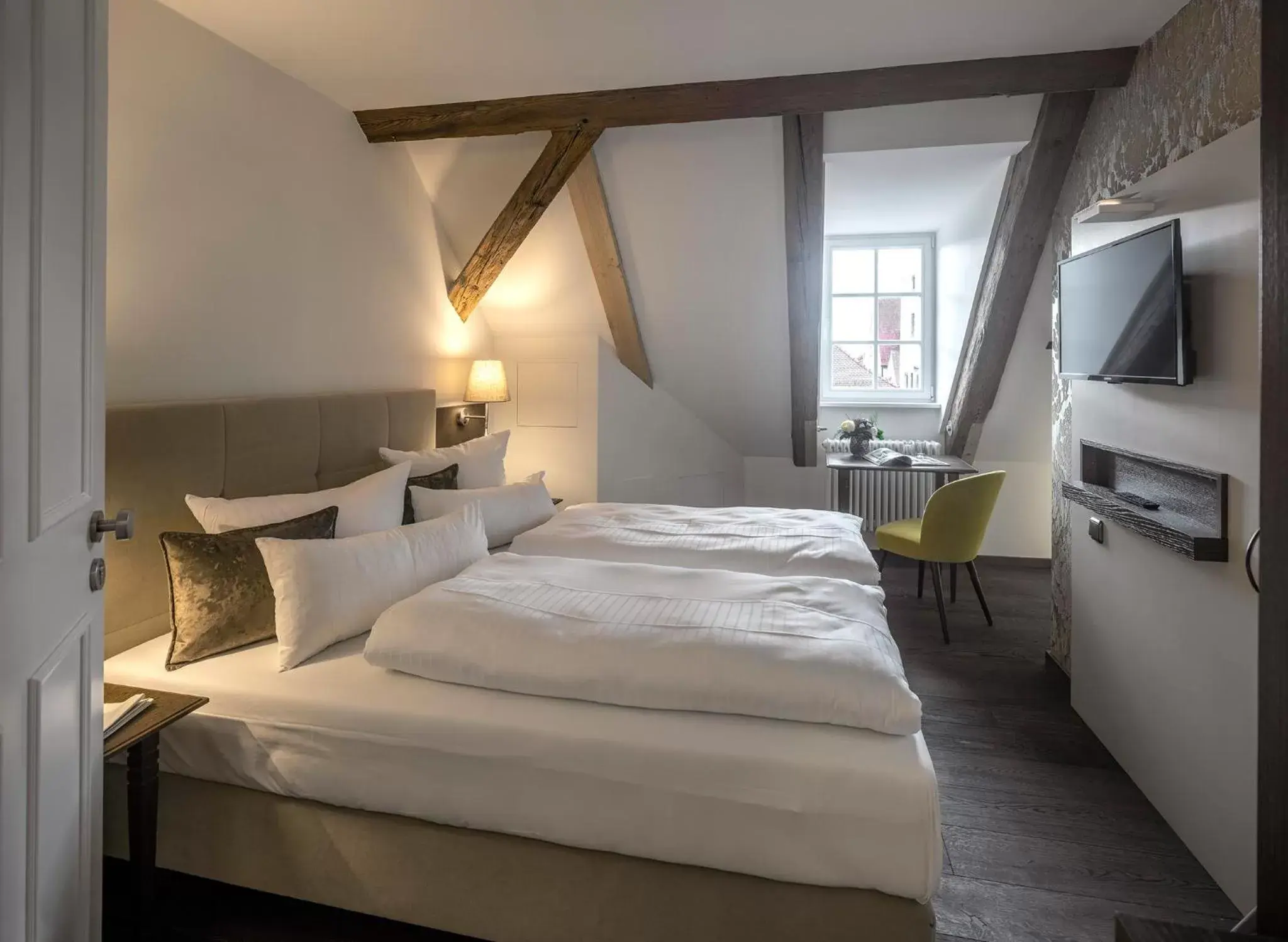 City view, Bed in Altstadthotel der Patrizier