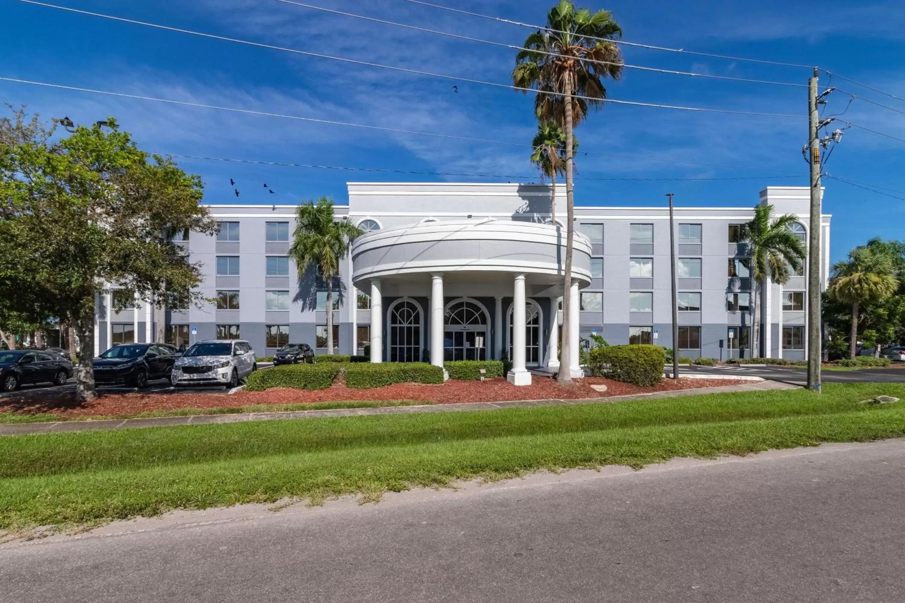 Property Building in Best Western Fort Myers Inn and Suites