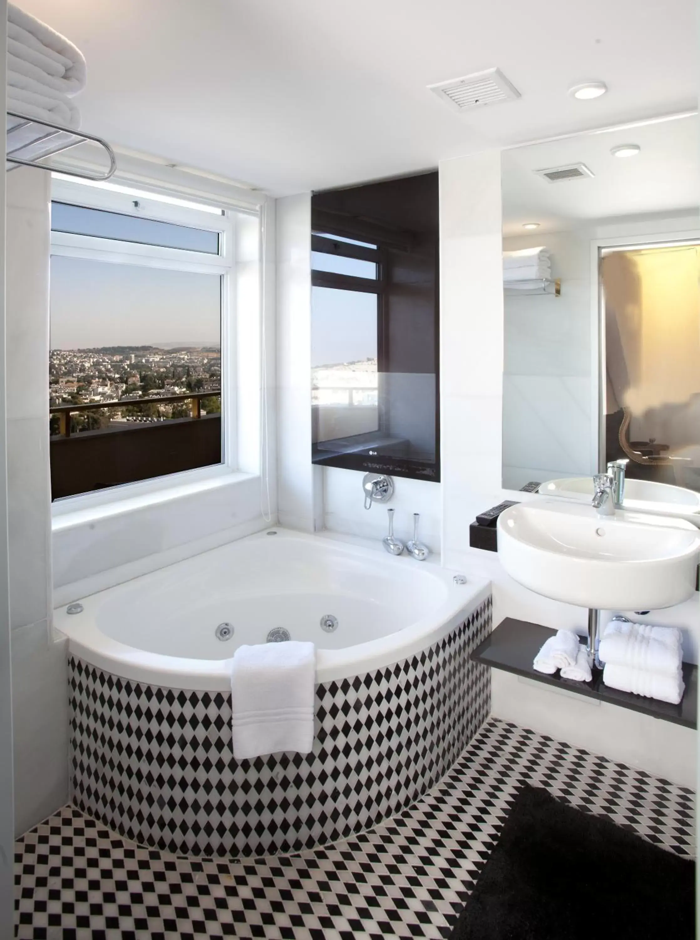 King Solomon Executive Suite in Leonardo Plaza Hotel Jerusalem