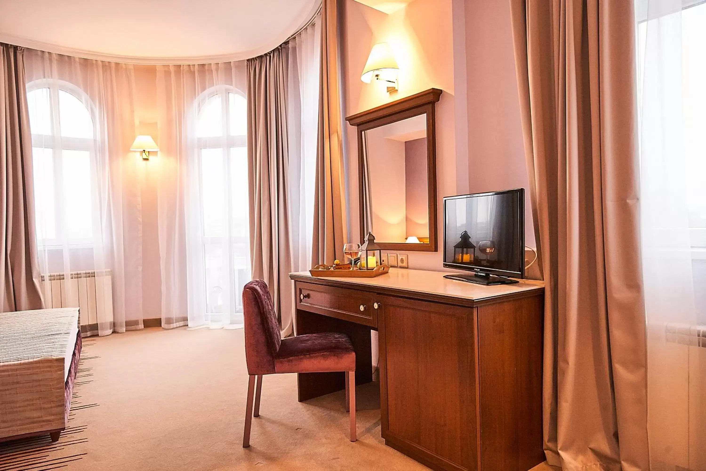 Bedroom, TV/Entertainment Center in Hotel Lion Sofia