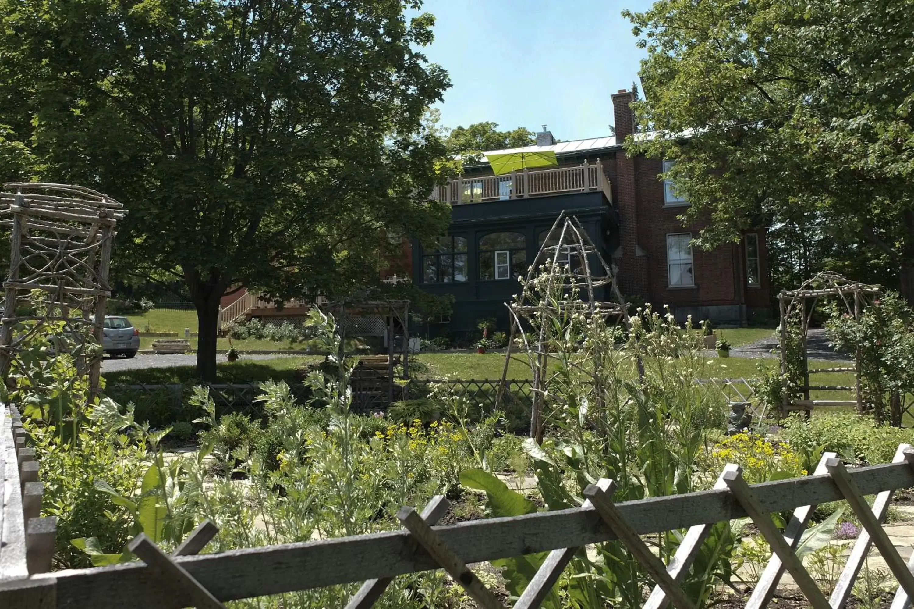 Spring, Property Building in Île de Garde B&B