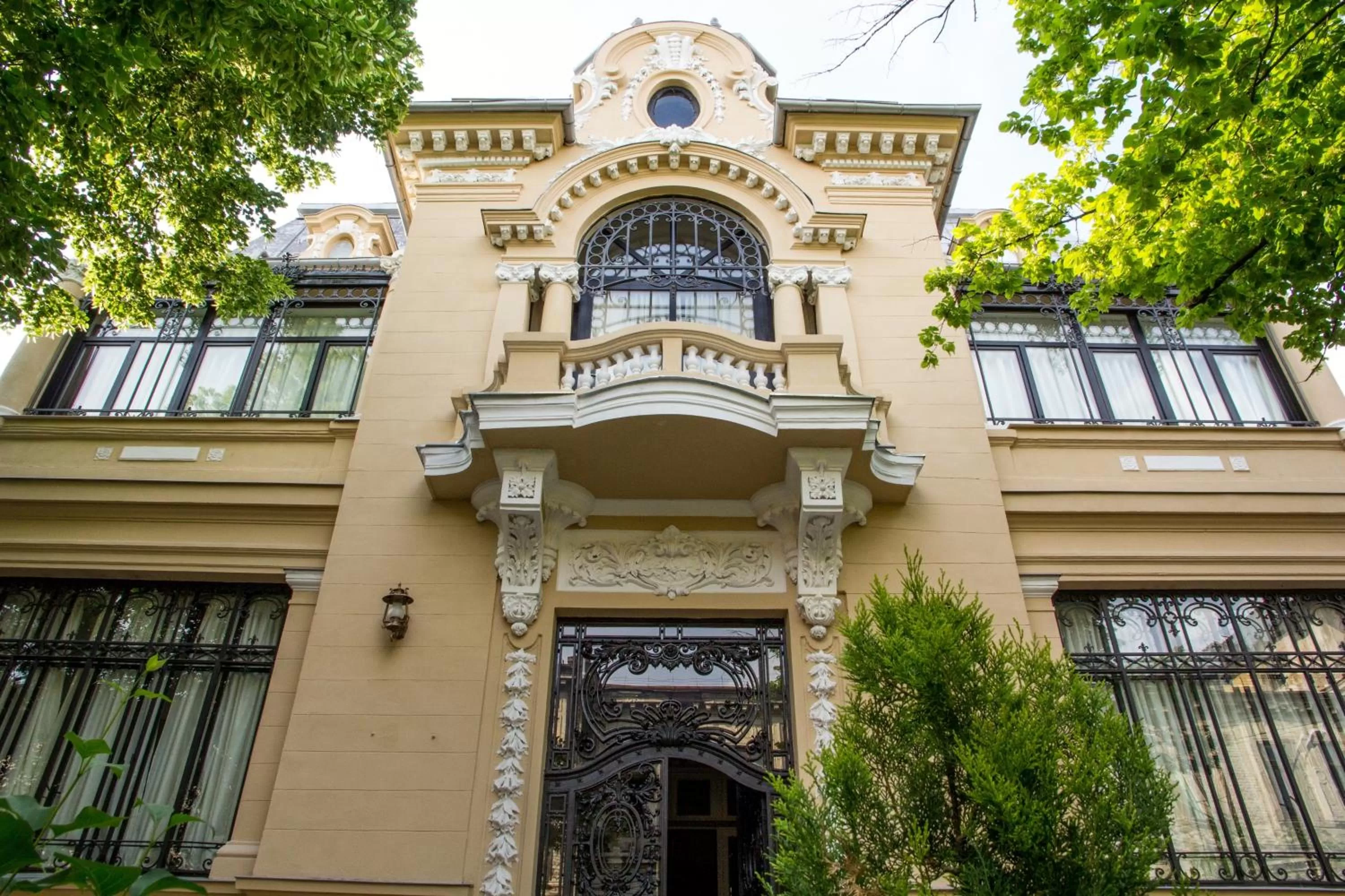 Facade/entrance in Grand Boutique Hotel