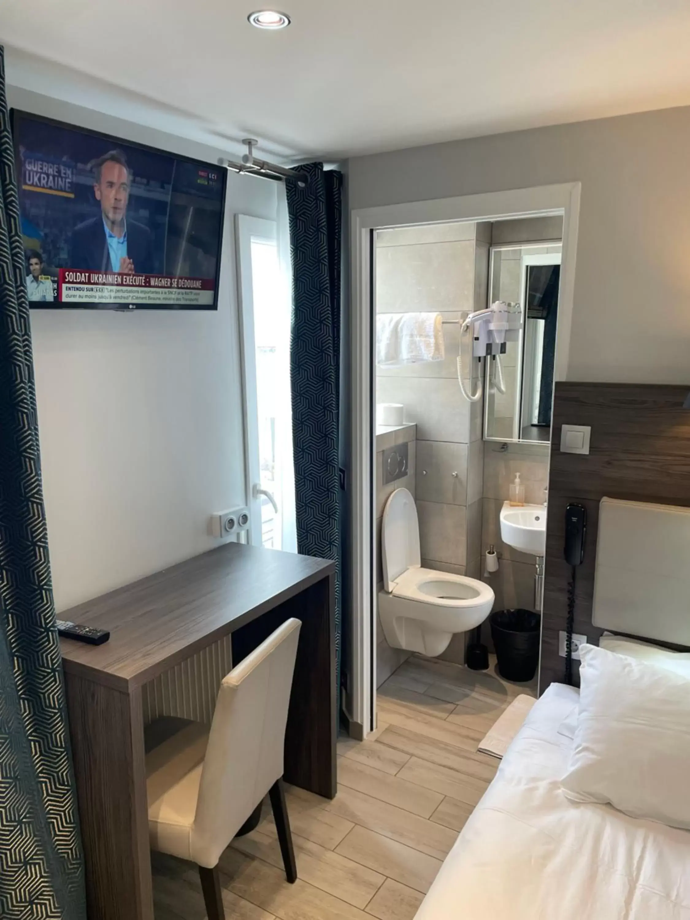 Bedroom, Bathroom in Mary's Hotel République