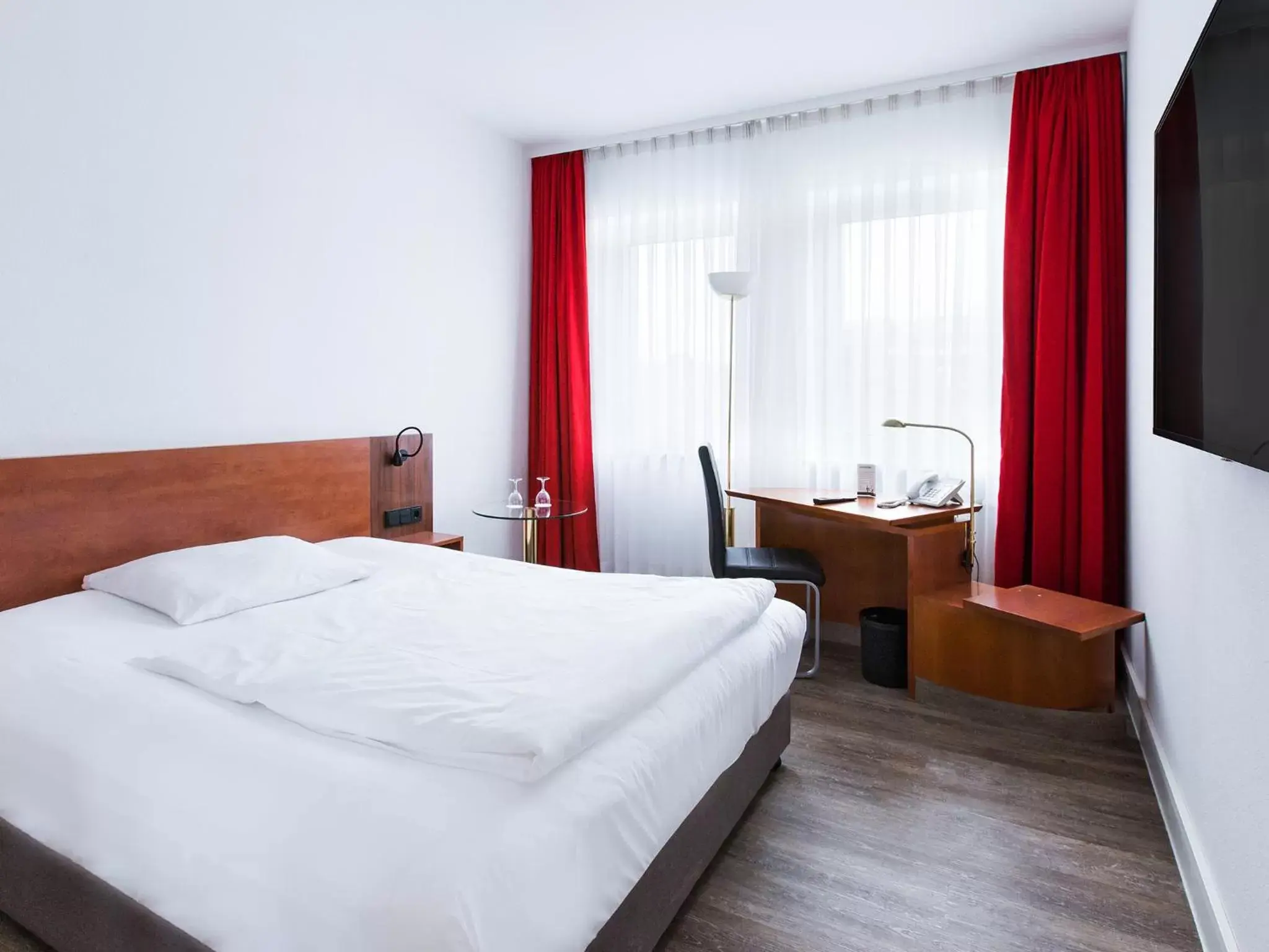 Bedroom, Bed in DORMERO Hotel Dresden Airport