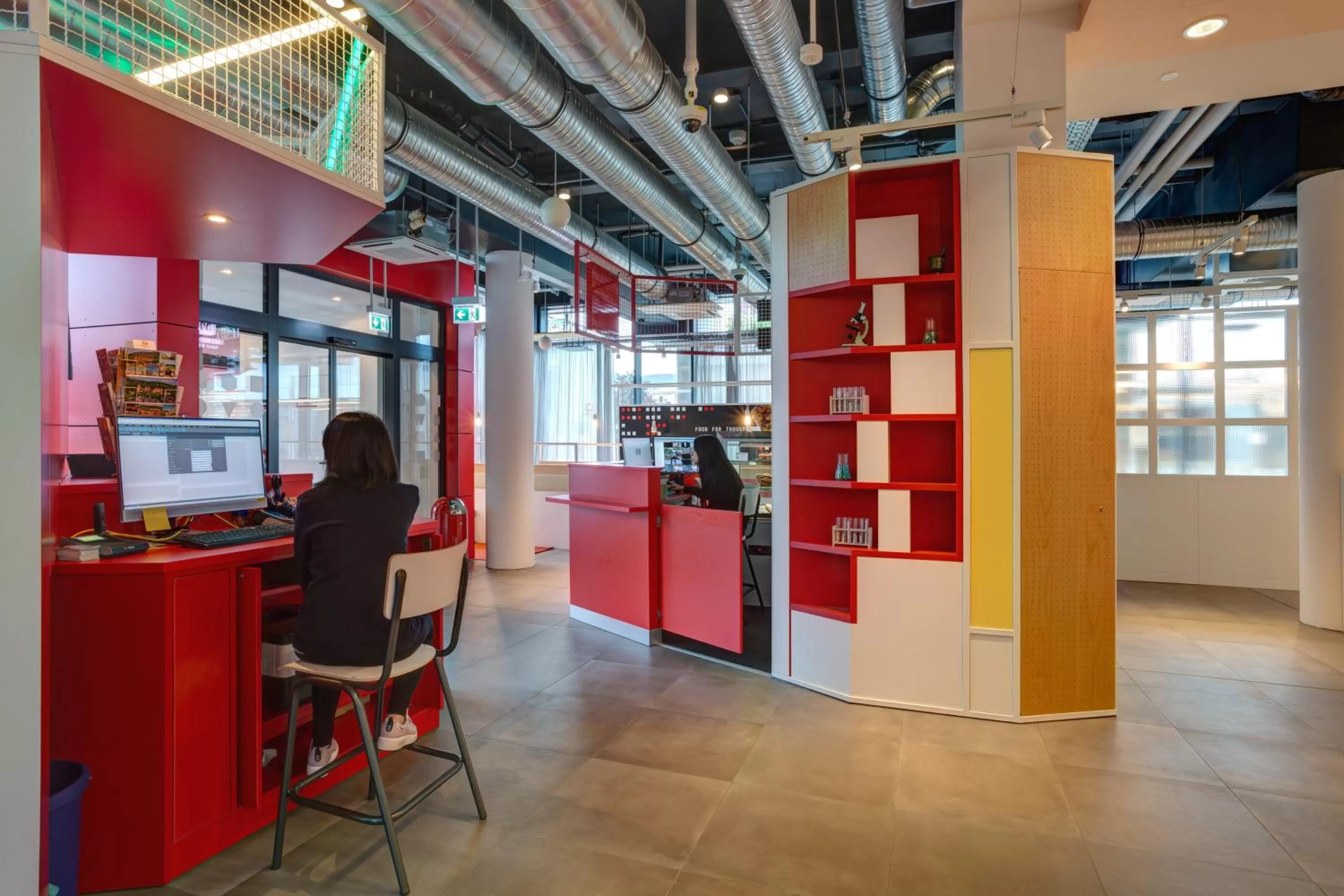 Lobby or reception in MEININGER Hotel Heidelberg Hauptbahnhof