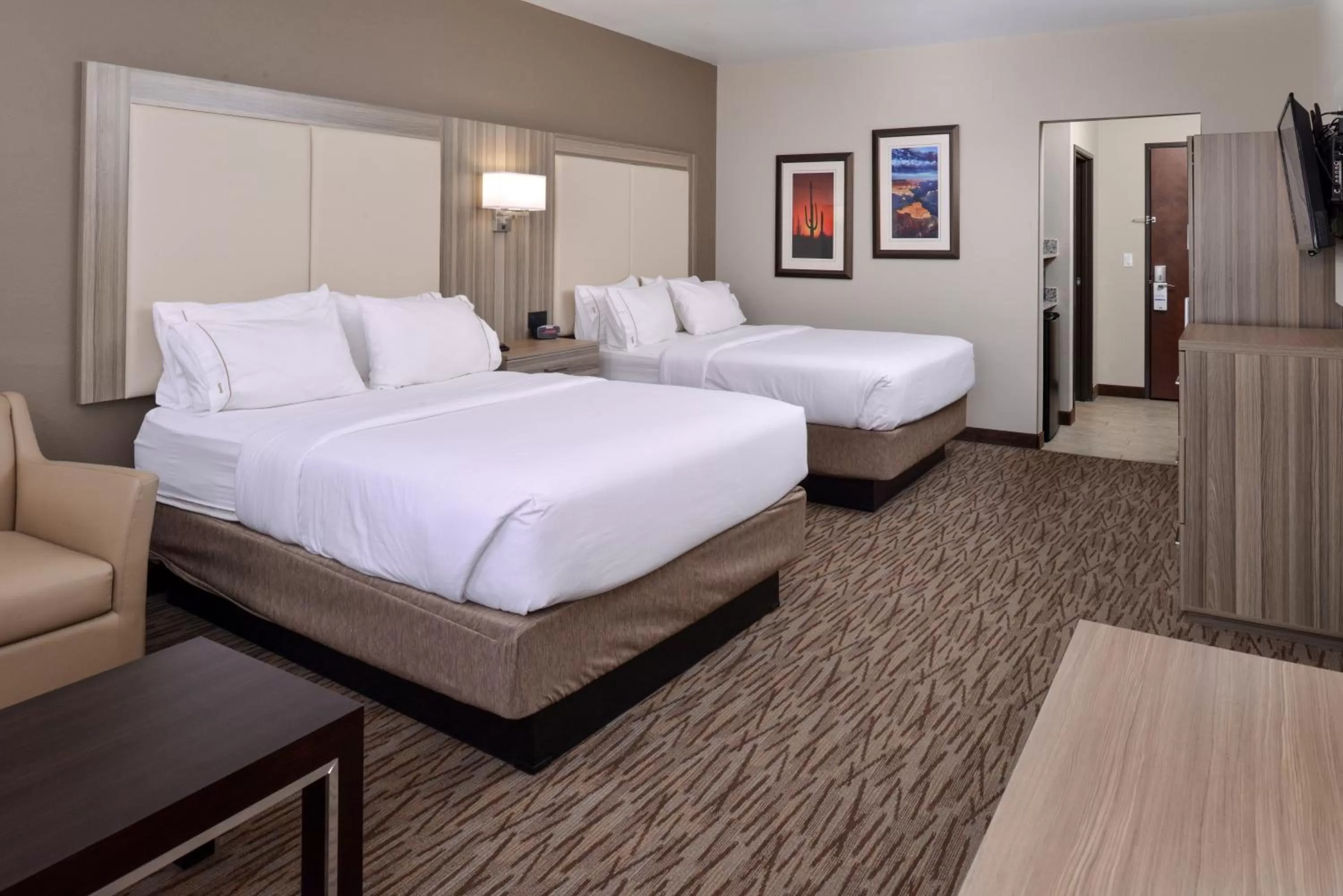 Photo of the whole room, Bed in Holiday Inn Express & Suites Williams by IHG