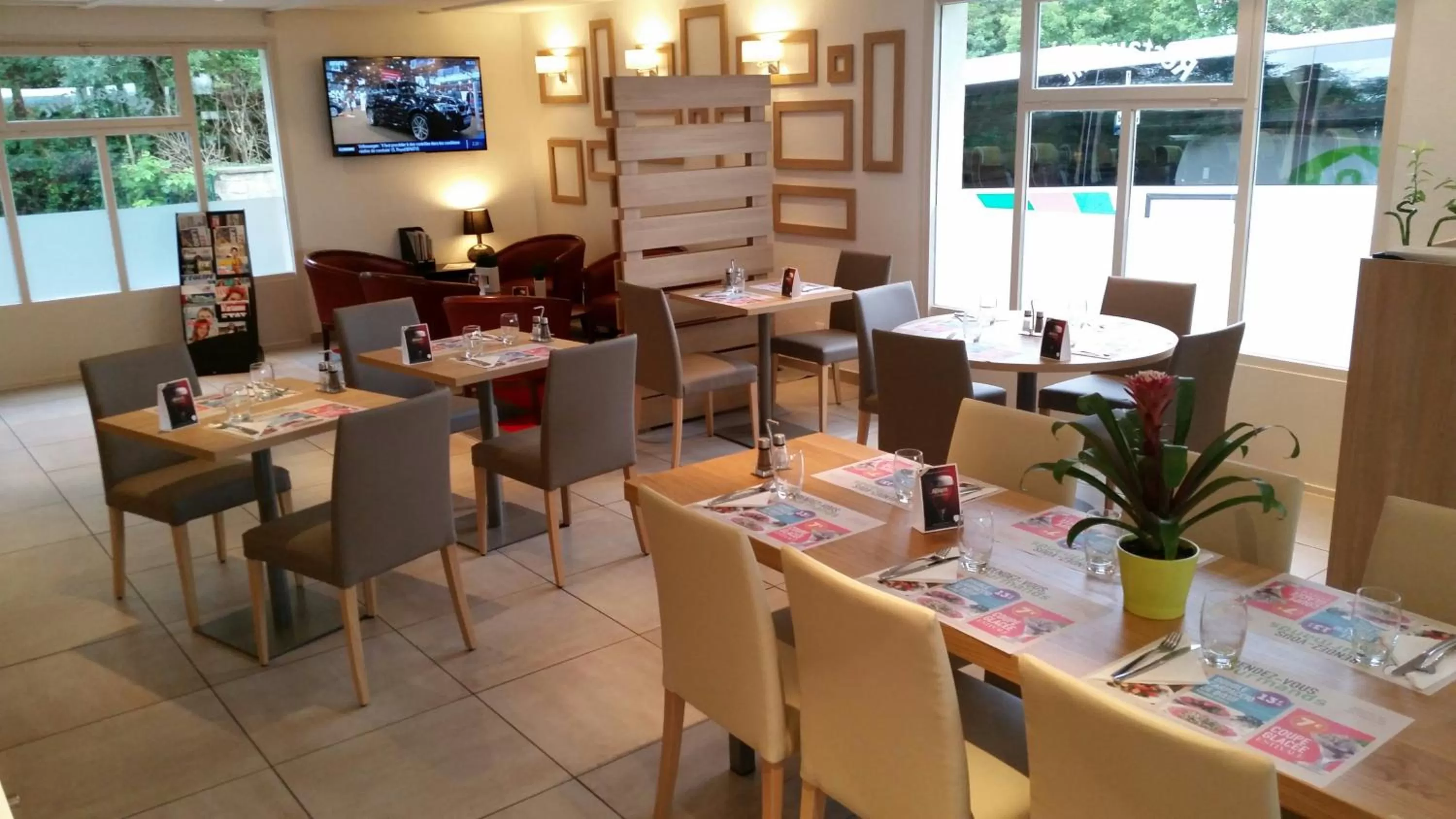 Restaurant/Places to Eat in Kyriad - Ecouen la Croix Verte